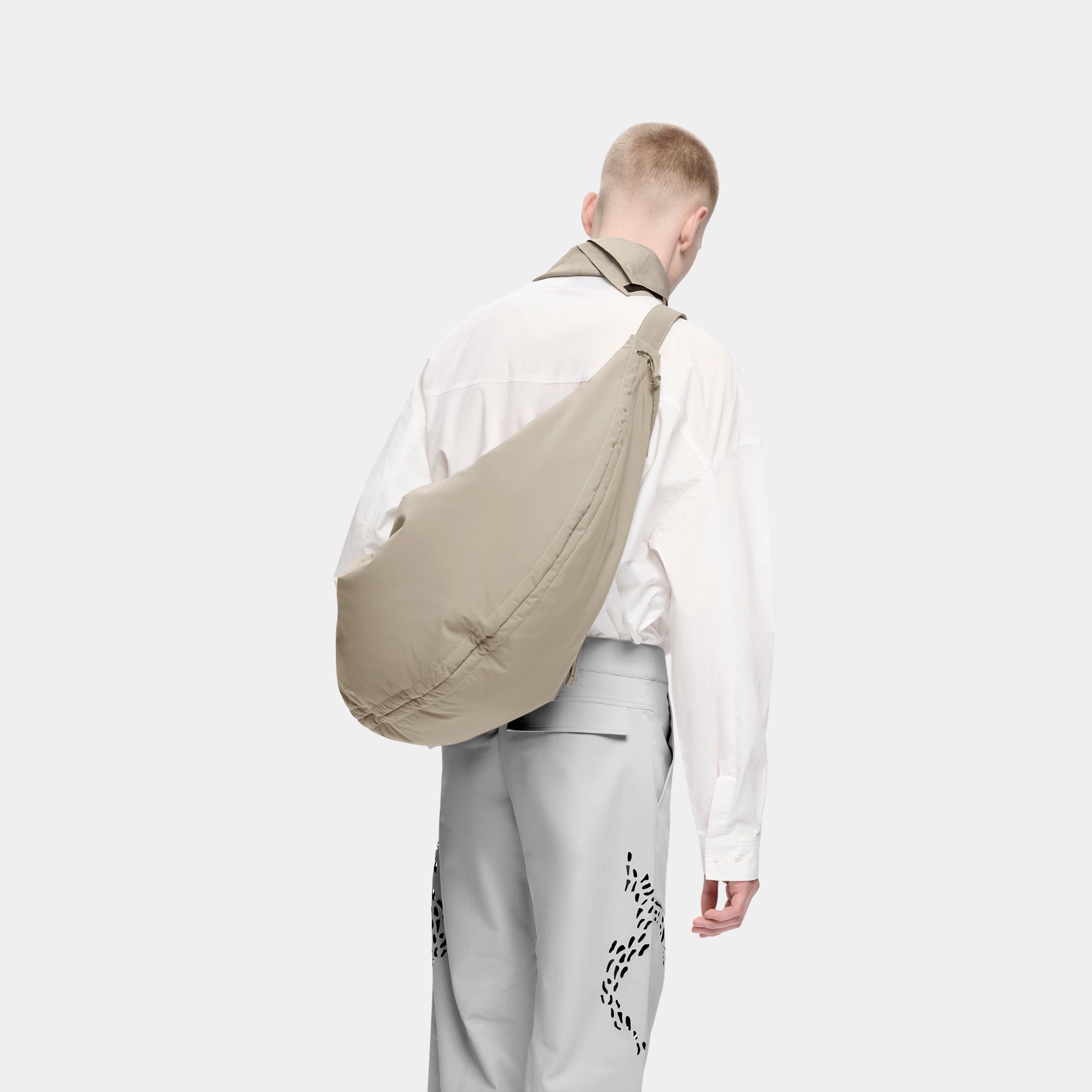 HE, product: CLAUDA BAG (Fig. 6)