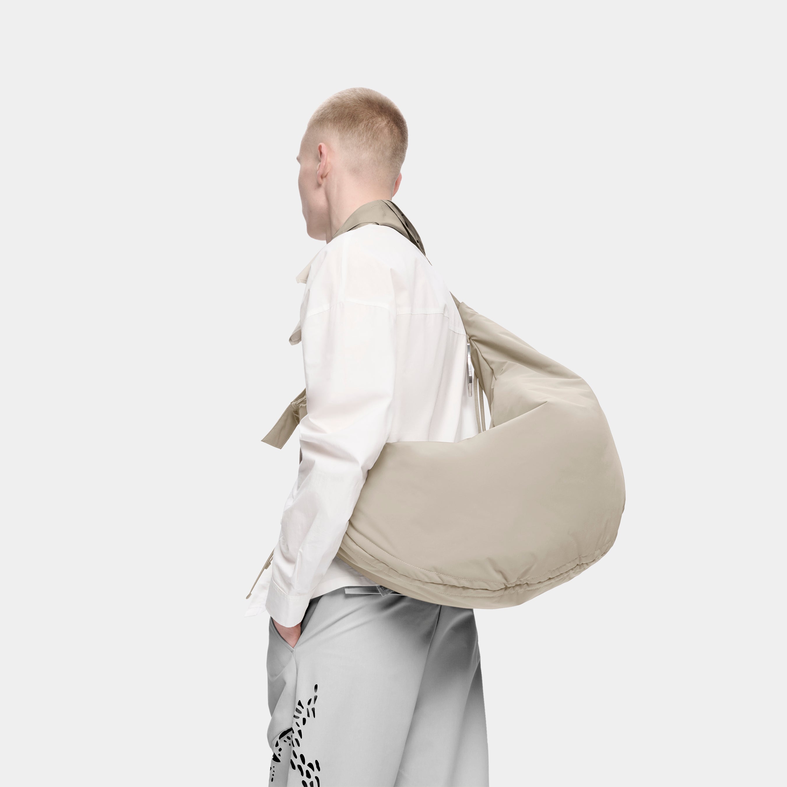 HE, product: CLAUDA BAG (Fig. 5)