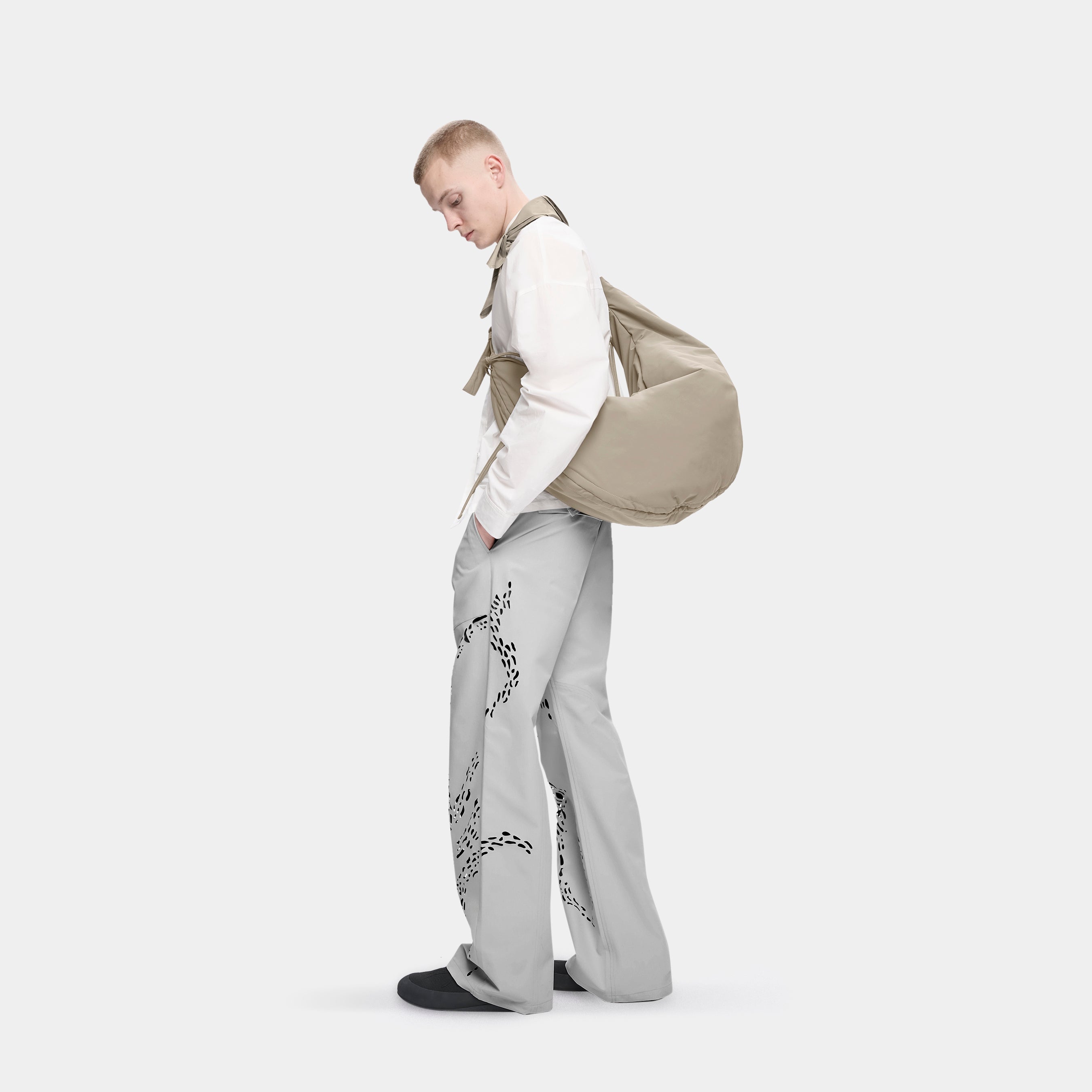 HE, product: CLAUDA BAG (Fig. 4)