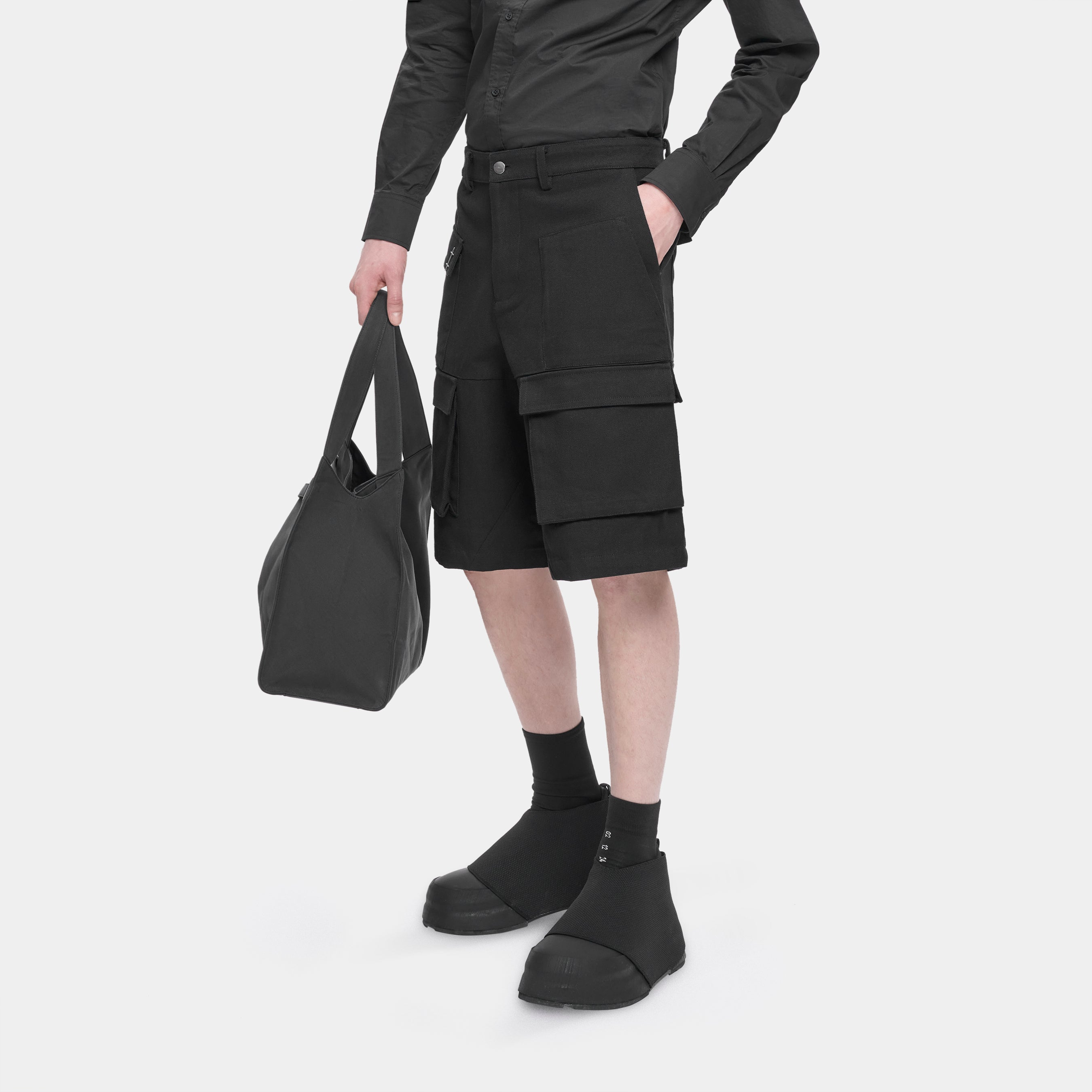 HE, product: CELLULAE CARGO SHORTS (Fig. 4)
