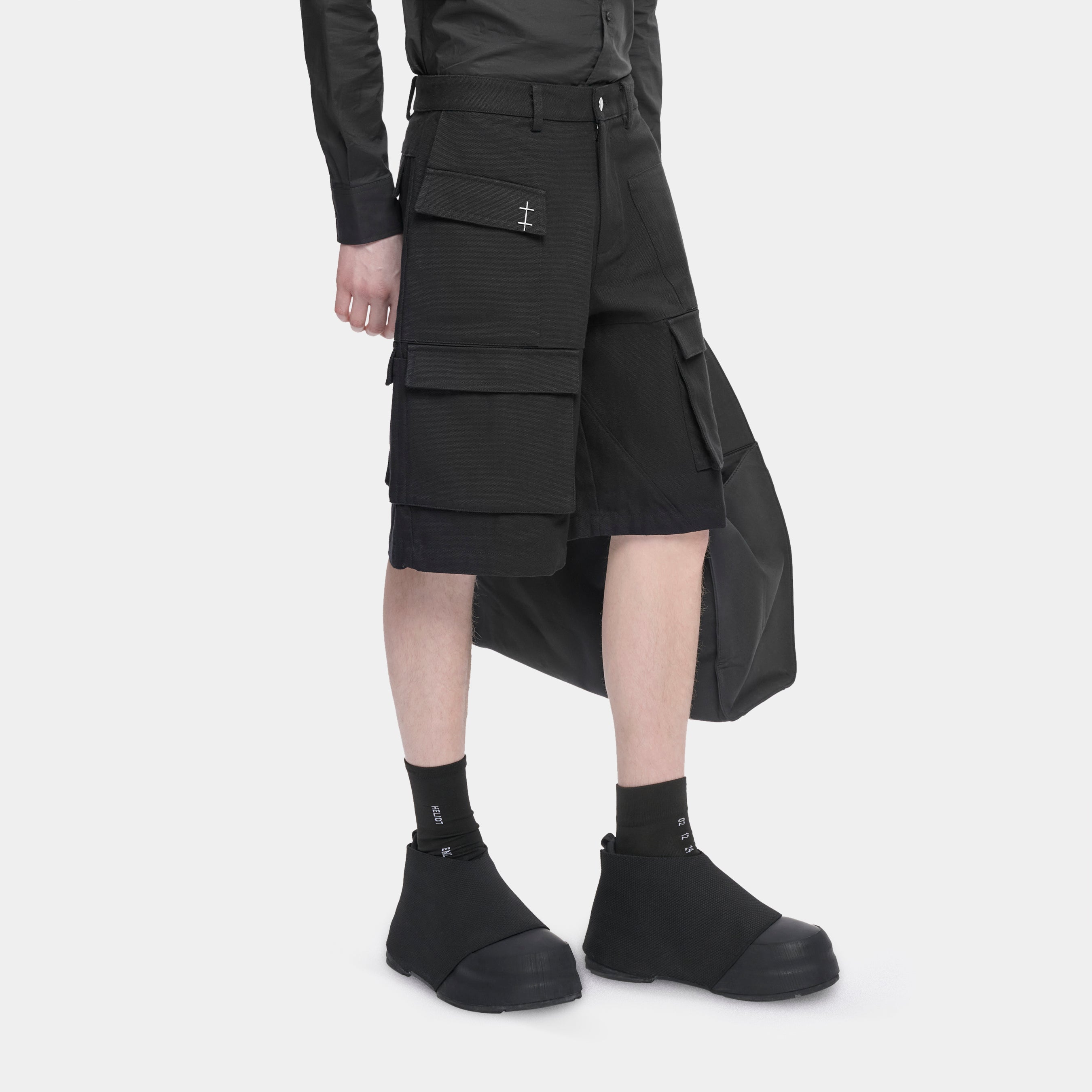 HE, product: CELLULAE CARGO SHORTS (Fig. 5)