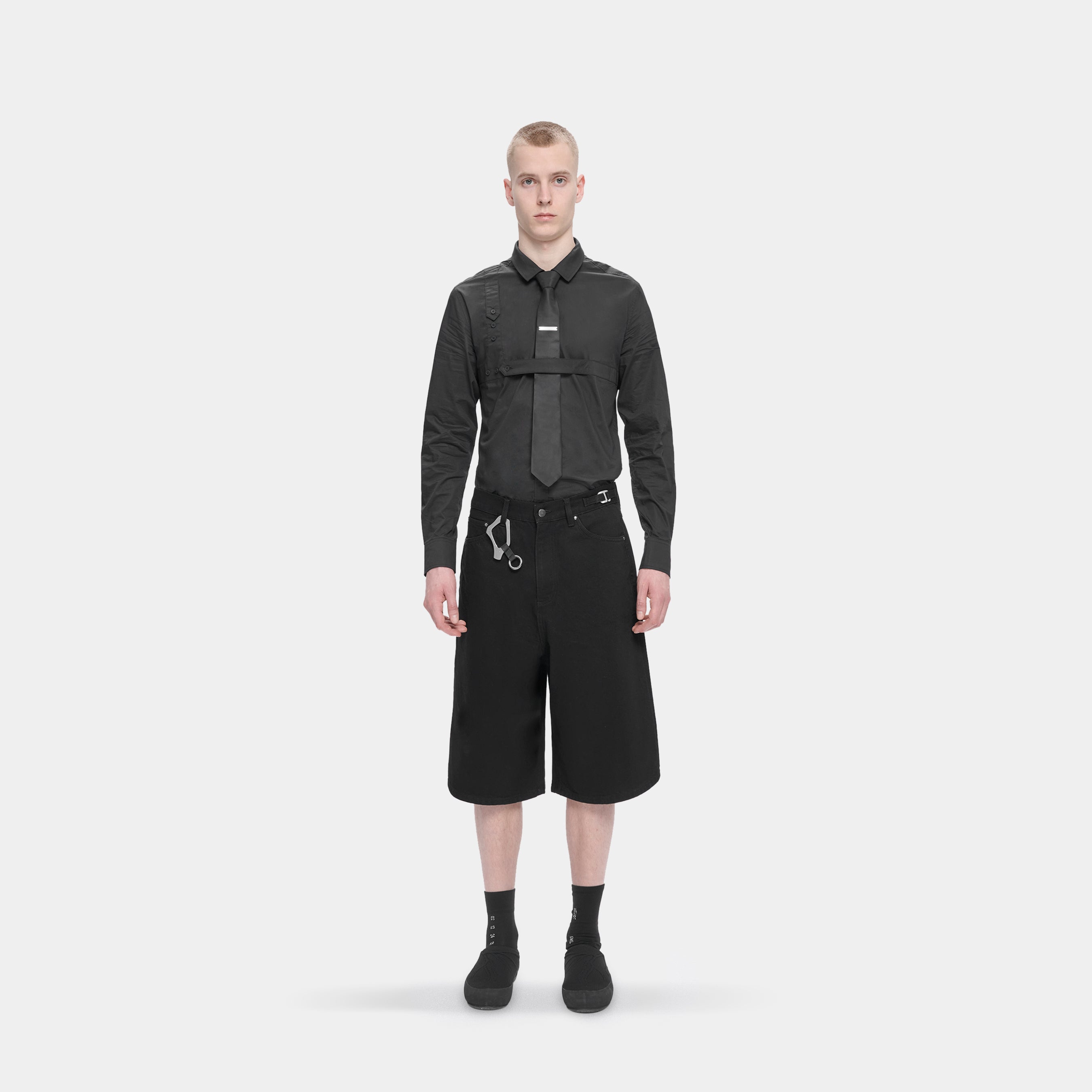 HE, product: FENCE DENIM SHORTS (Fig. 2)