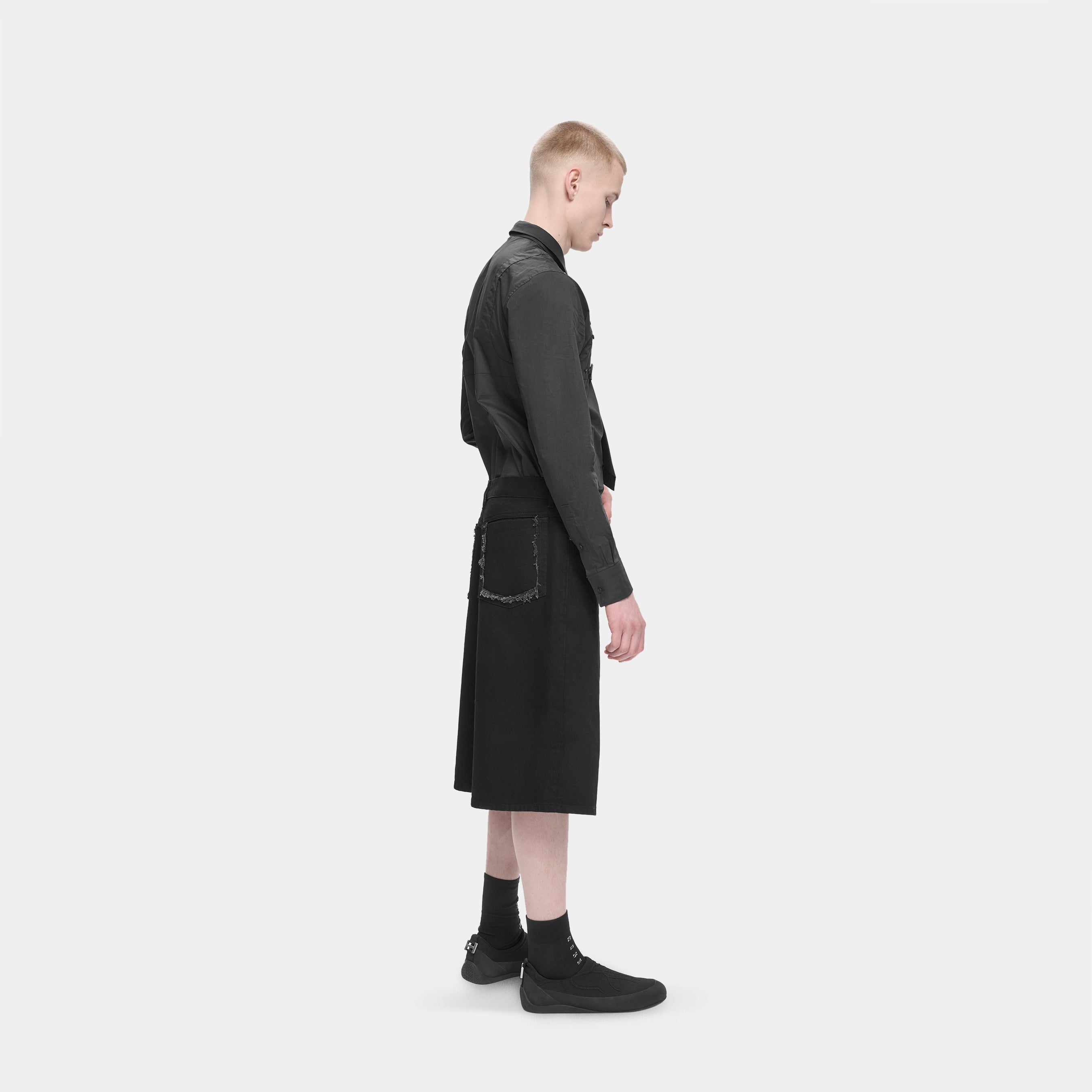 HE, product: FENCE DENIM SHORTS (Fig. 4)