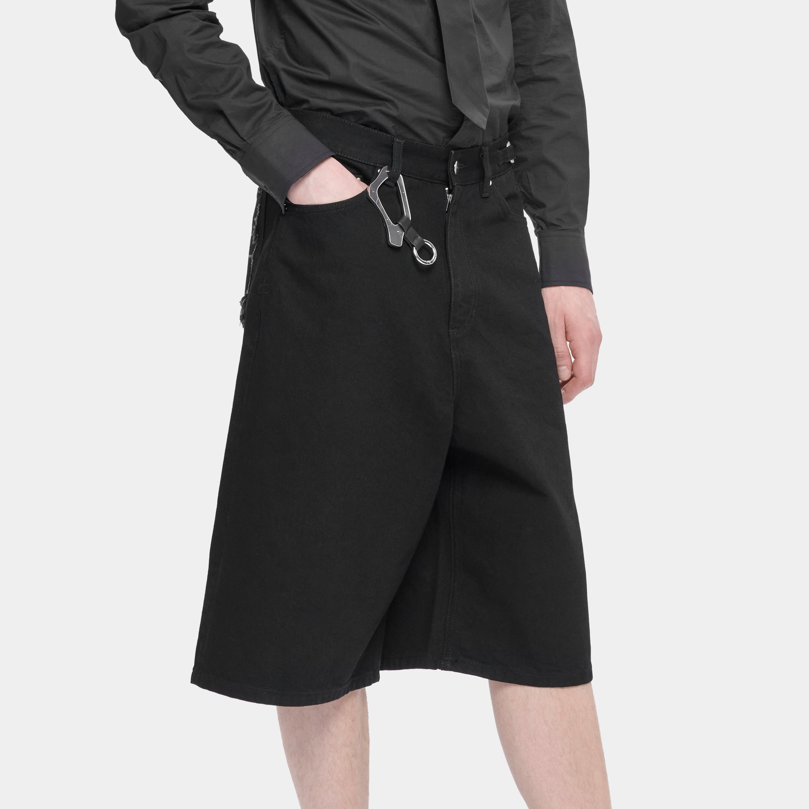 HE, product: FENCE DENIM SHORTS (Fig. 5)