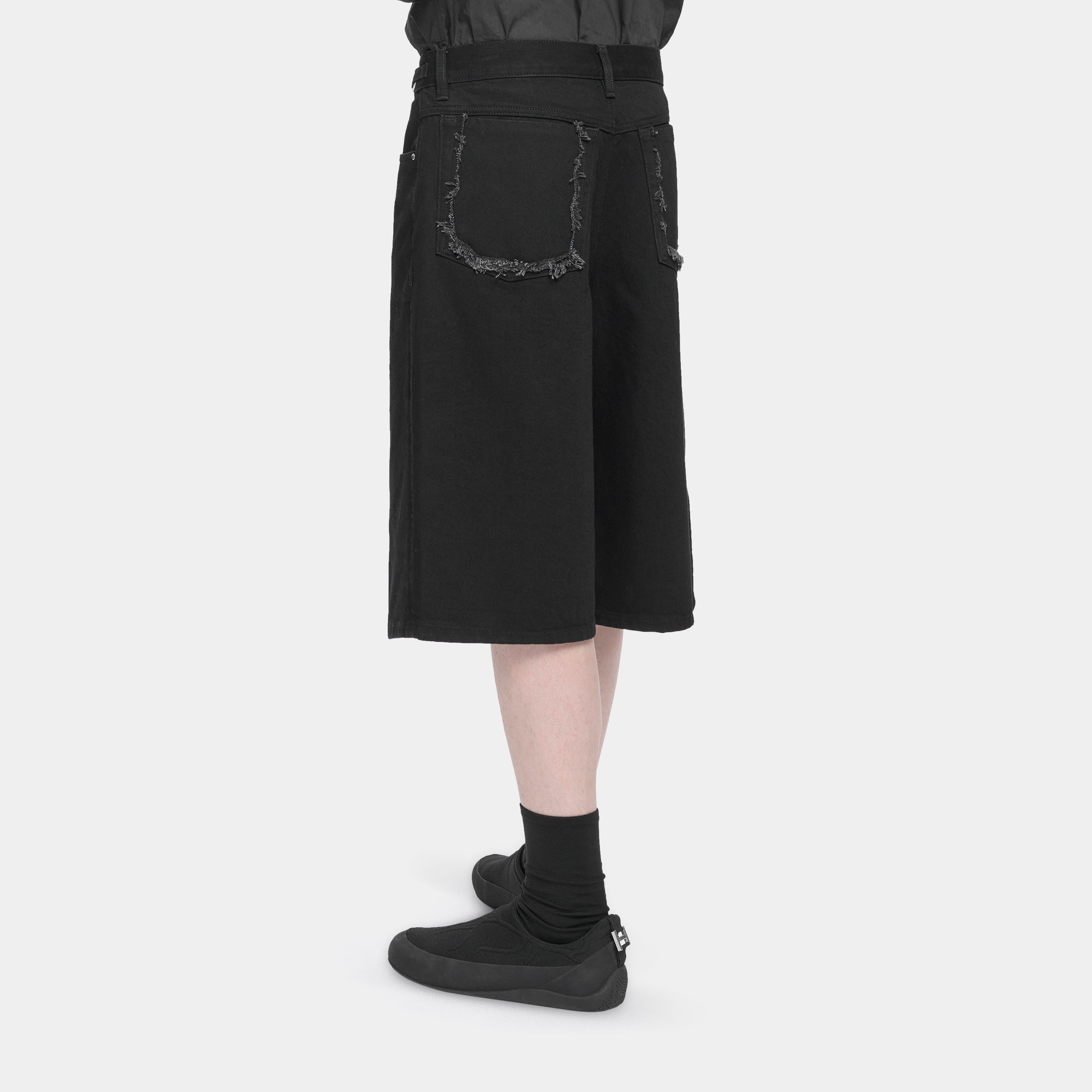 HE, product: FENCE DENIM SHORTS (Fig. 6)