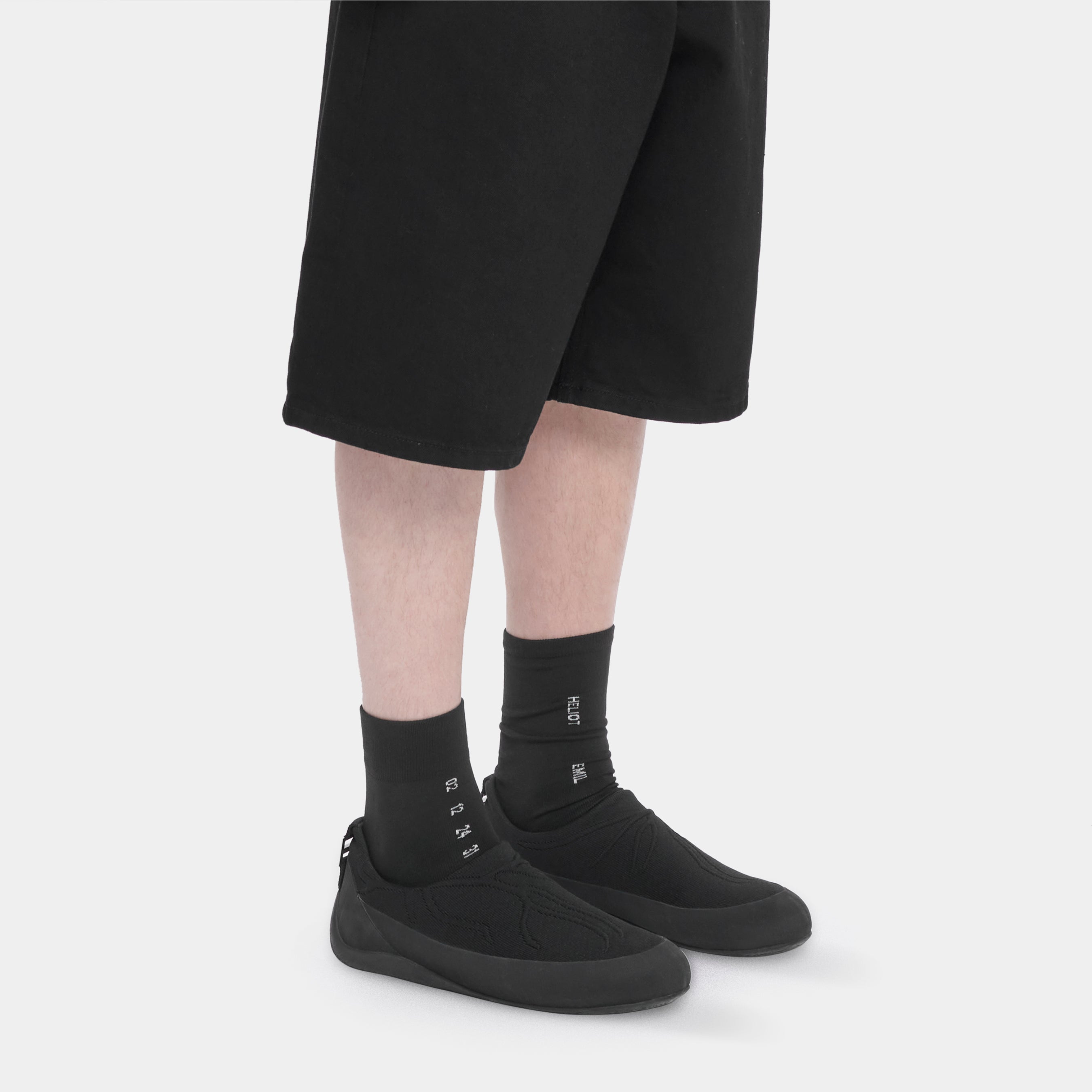 HE, product: VENA SHOES (Fig. 2)