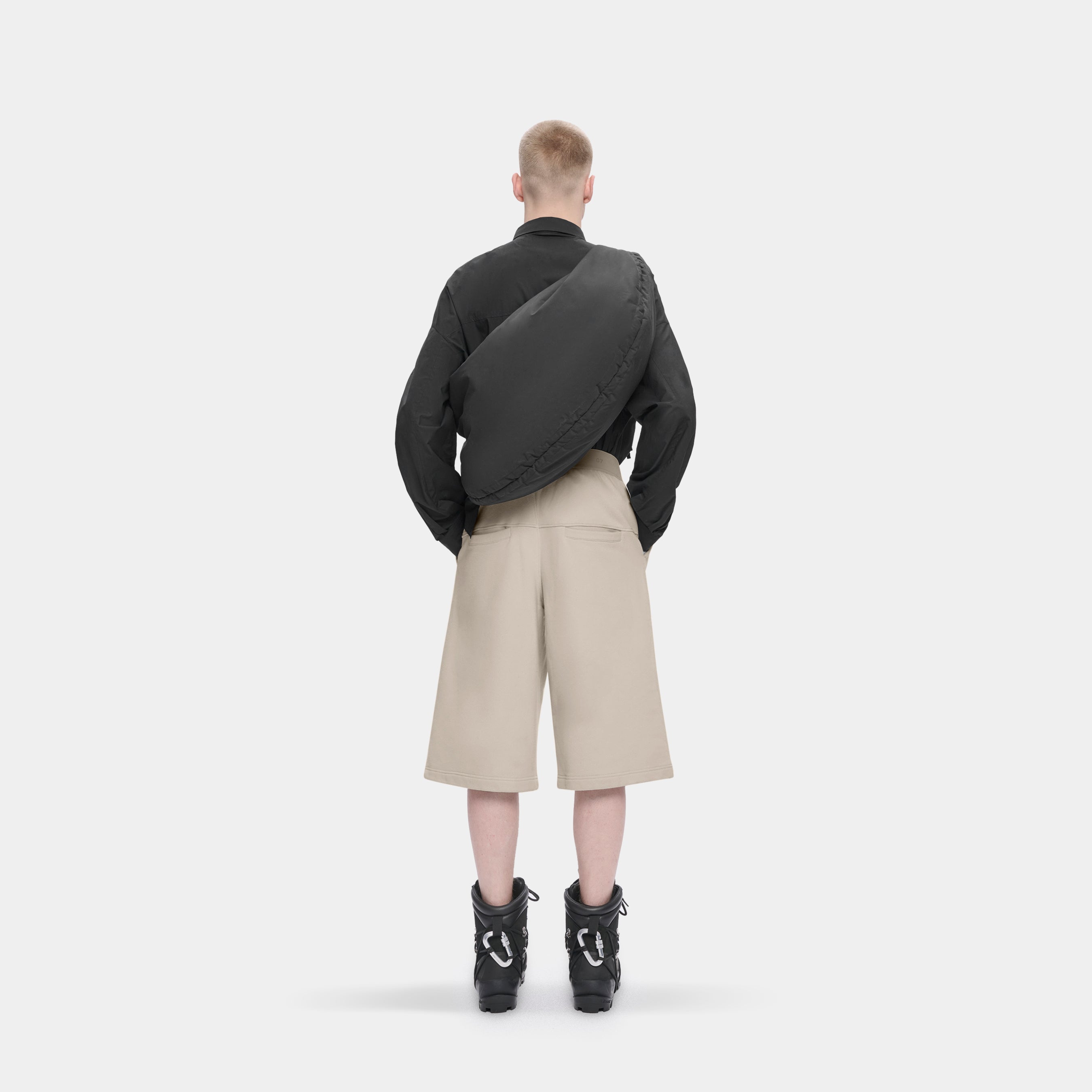HE, product: PLANNAR BERMUDAS (Fig. 3)