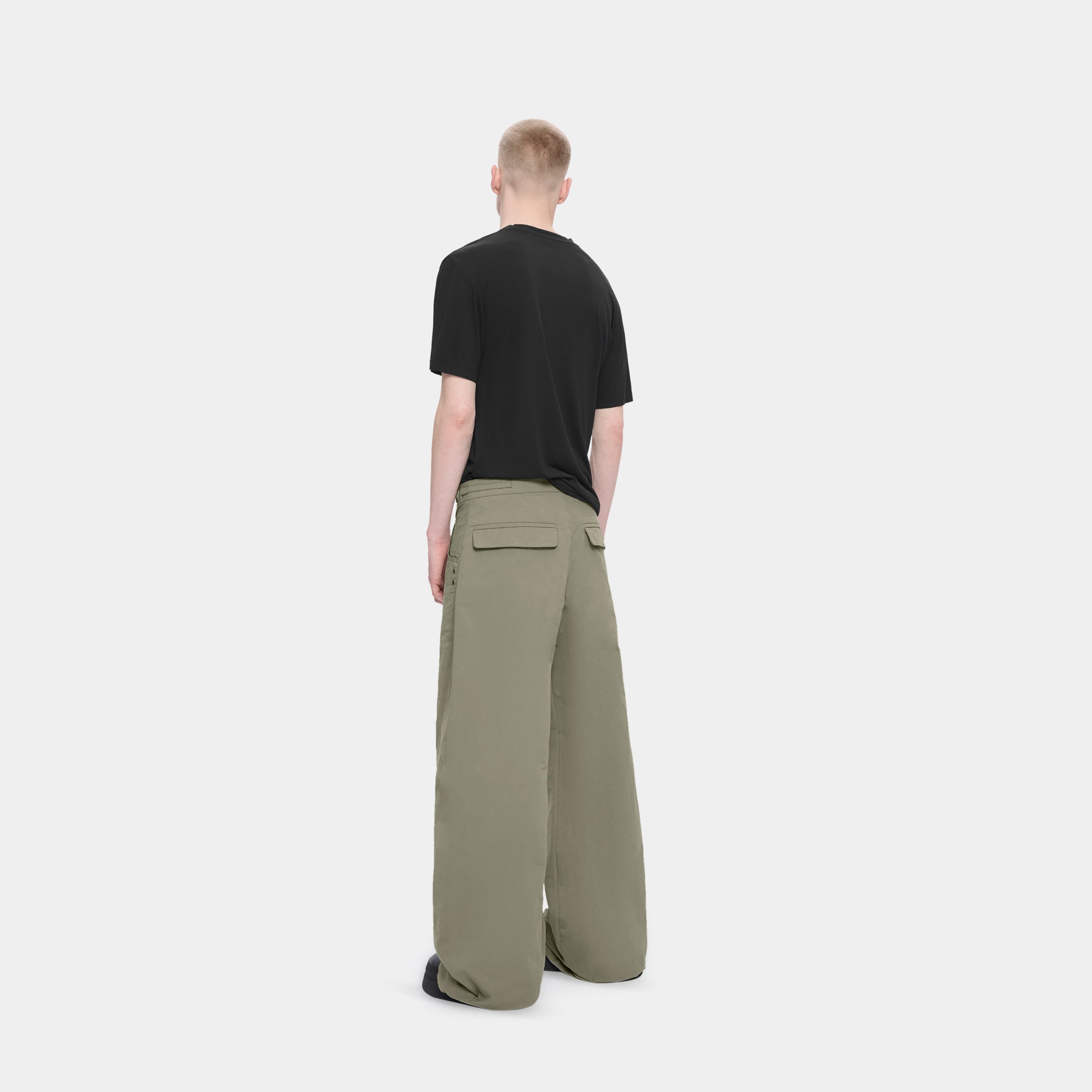 HE, product: SELLA TROUSERS (Fig. 4)