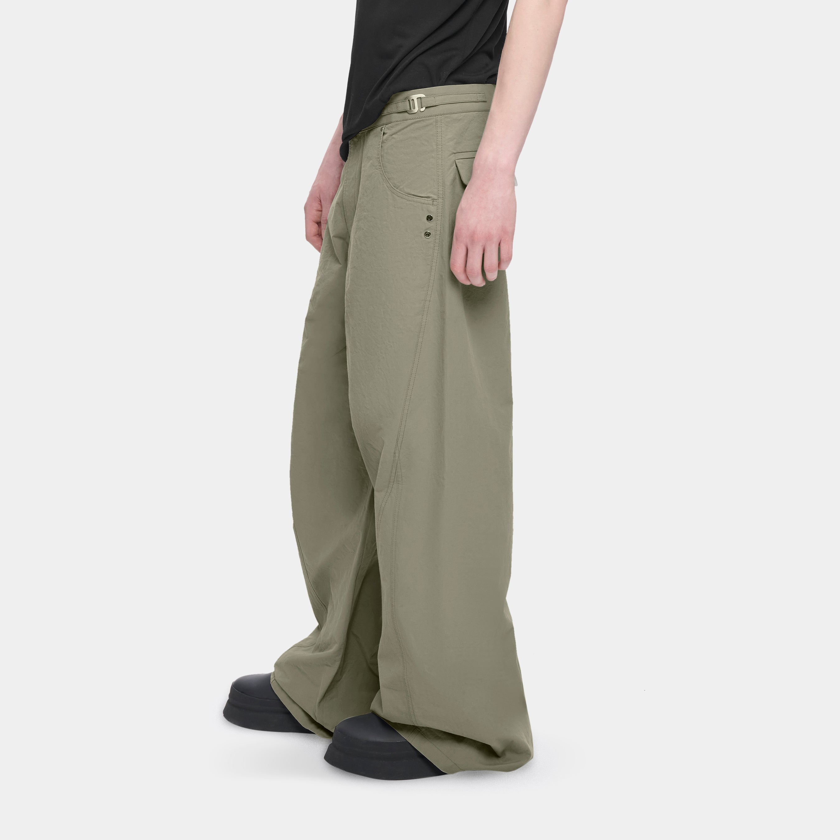HE, product: SELLA TROUSERS (Fig. 6)