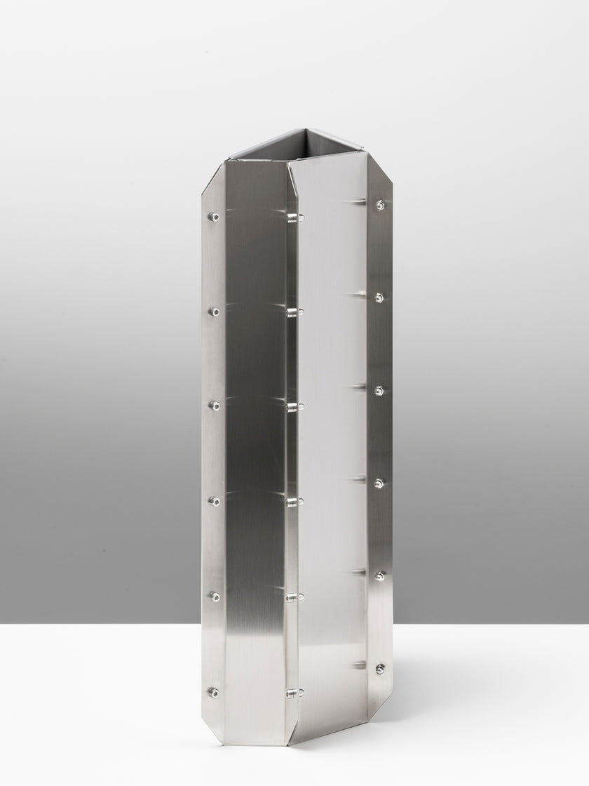 HE, product: VASE (Fig. 2)