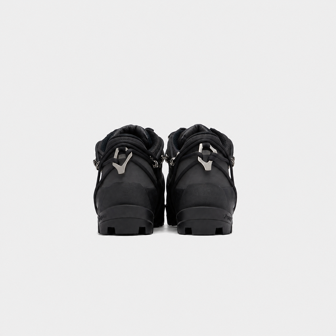 HE, product: LOW HIKING BOOTS (Fig. 8)