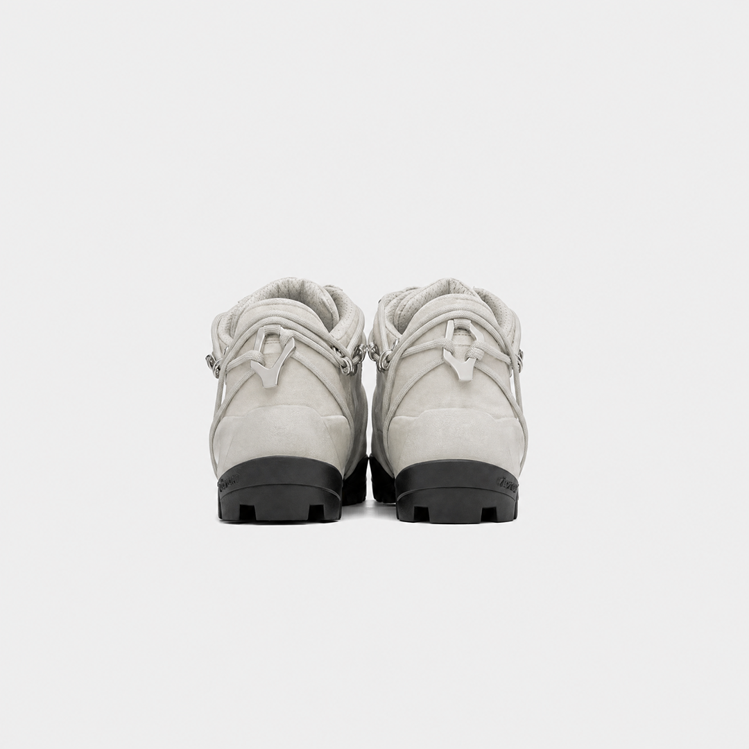 HE, product: LOW HIKING BOOTS (Fig. 8)