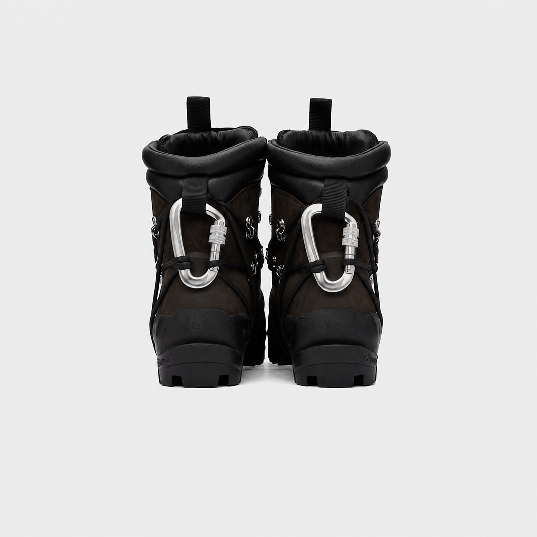 HE, product: HIKING BOOTS (Fig. 8)