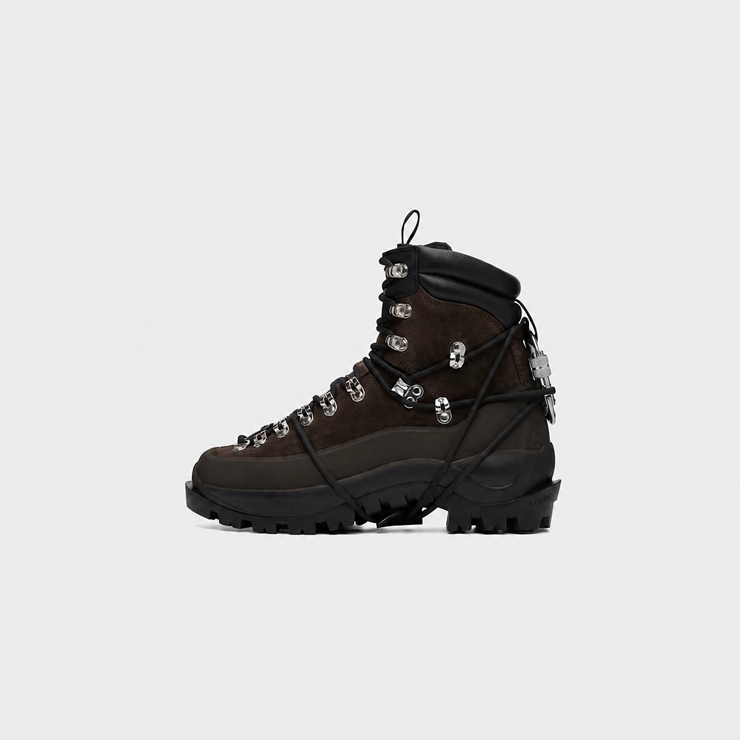 HE, product: HIKING BOOTS (Fig. 7)