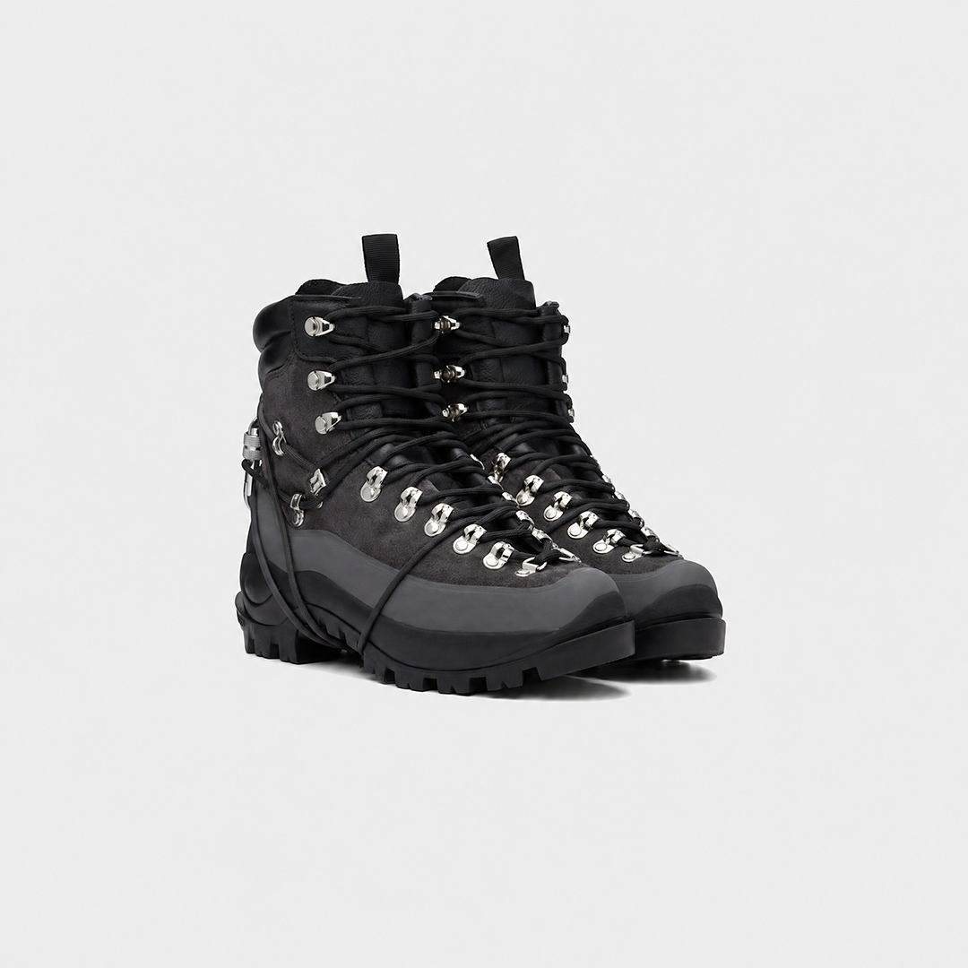 HE, product: HIKING BOOTS (Fig. 6)