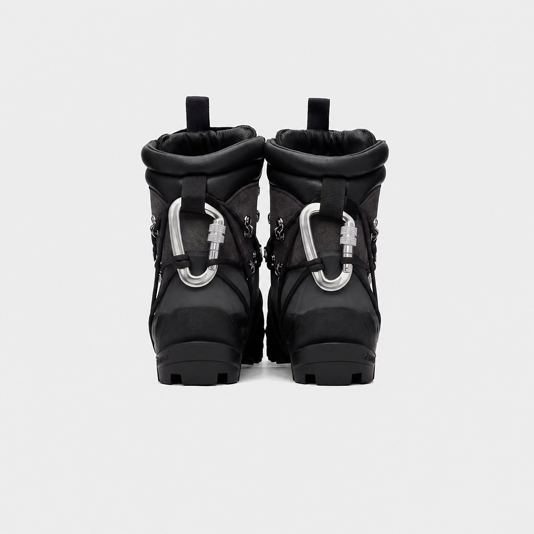 HE, product: HIKING BOOTS (Fig. 8)