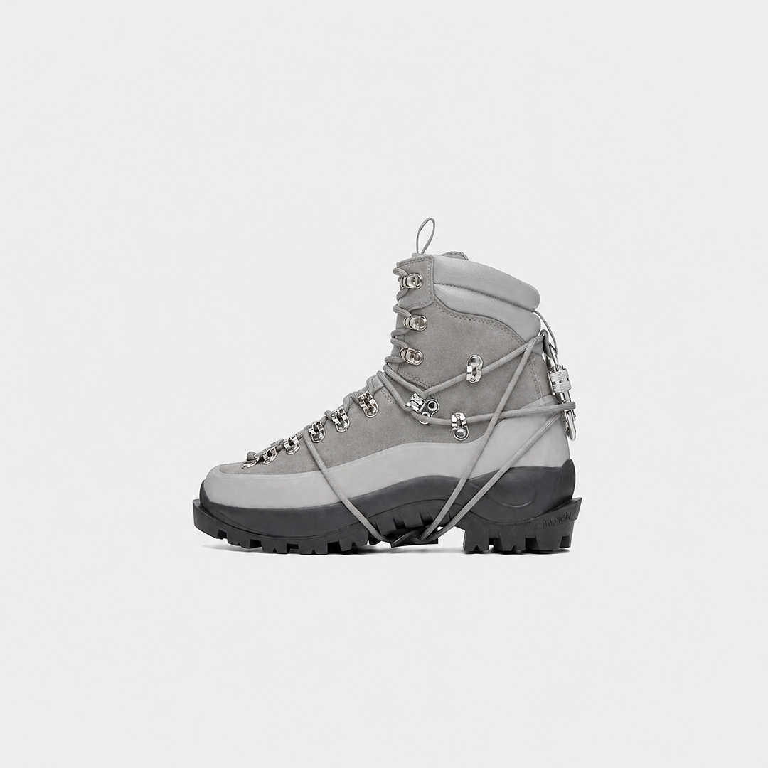 HE, product: HIKING BOOTS (Fig. 7)