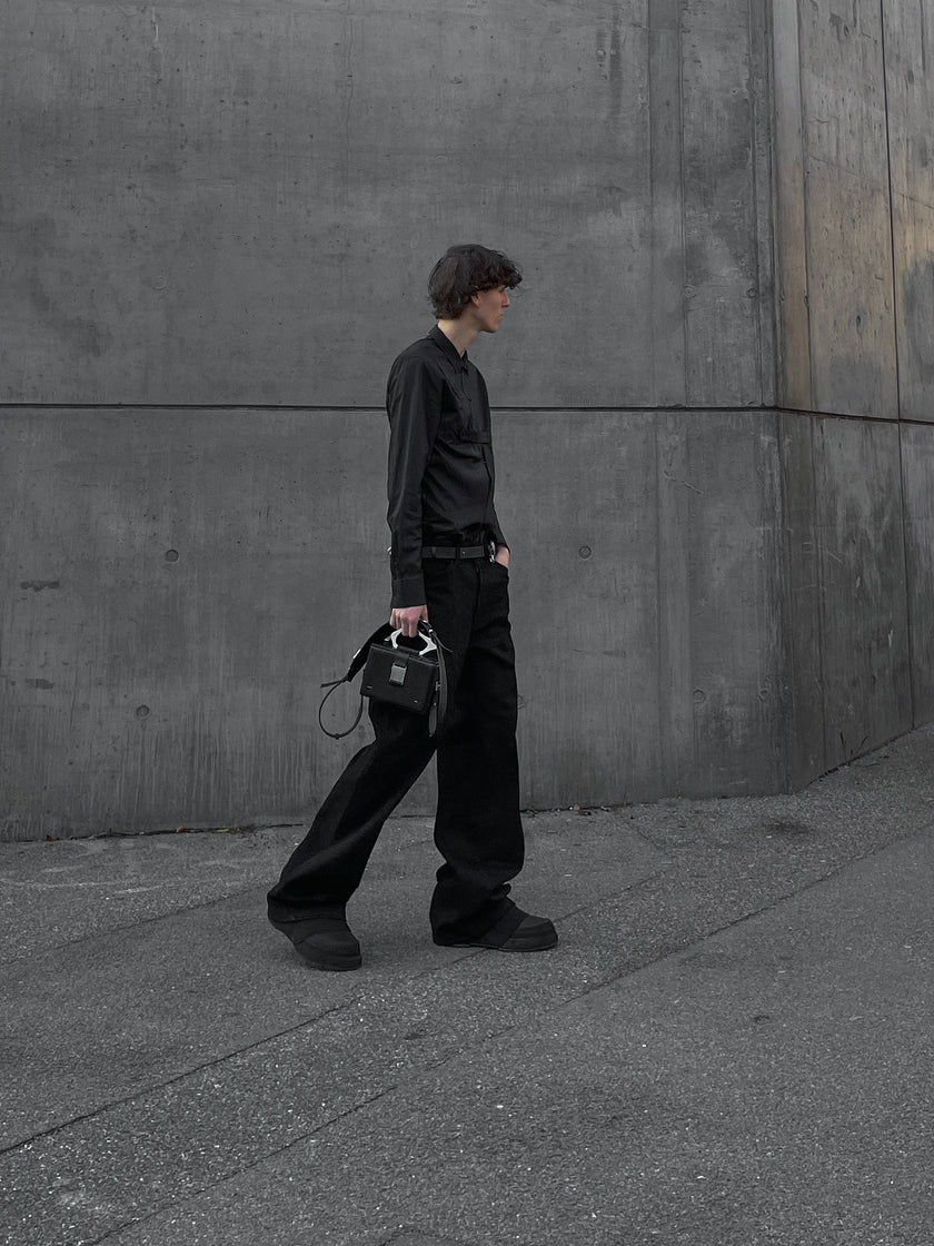 HE, product: BRIDLE SHIRT (Fig. 13)