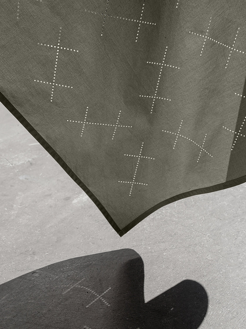 HE, product: FLAXEN BANDANA (Fig. 10)