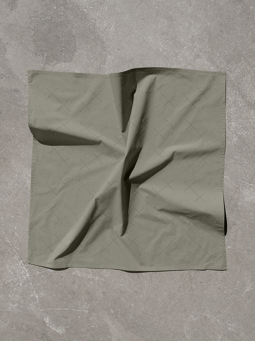 HE, product: FLAXEN BANDANA (Fig. 6)