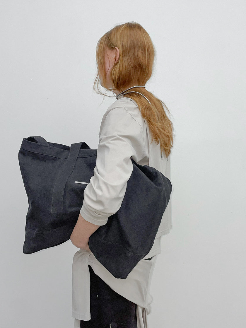 HE, product: SHIRE TOTE (Fig. 8)