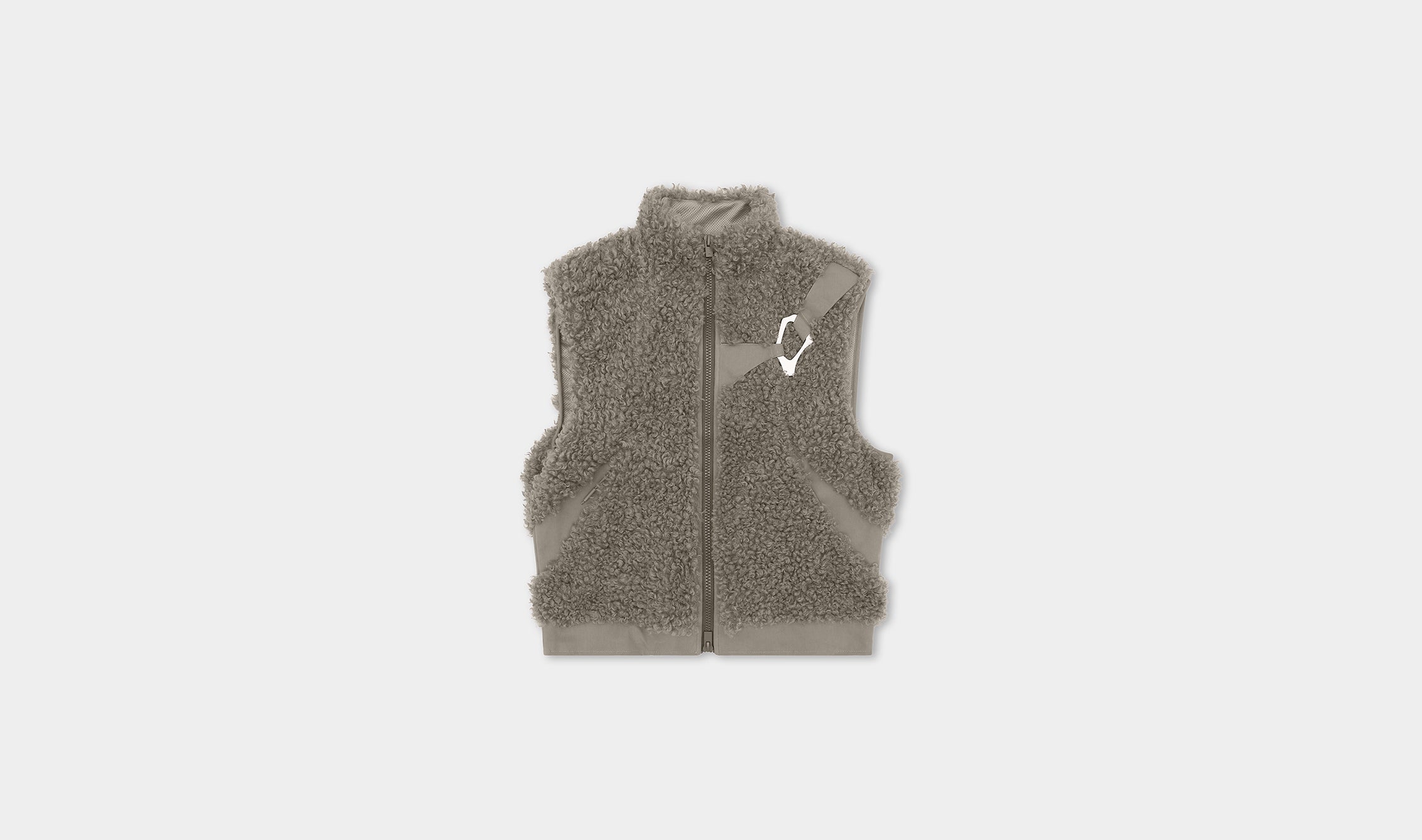 HE, product: CHIAROSCURO VEST (Fig. 1)