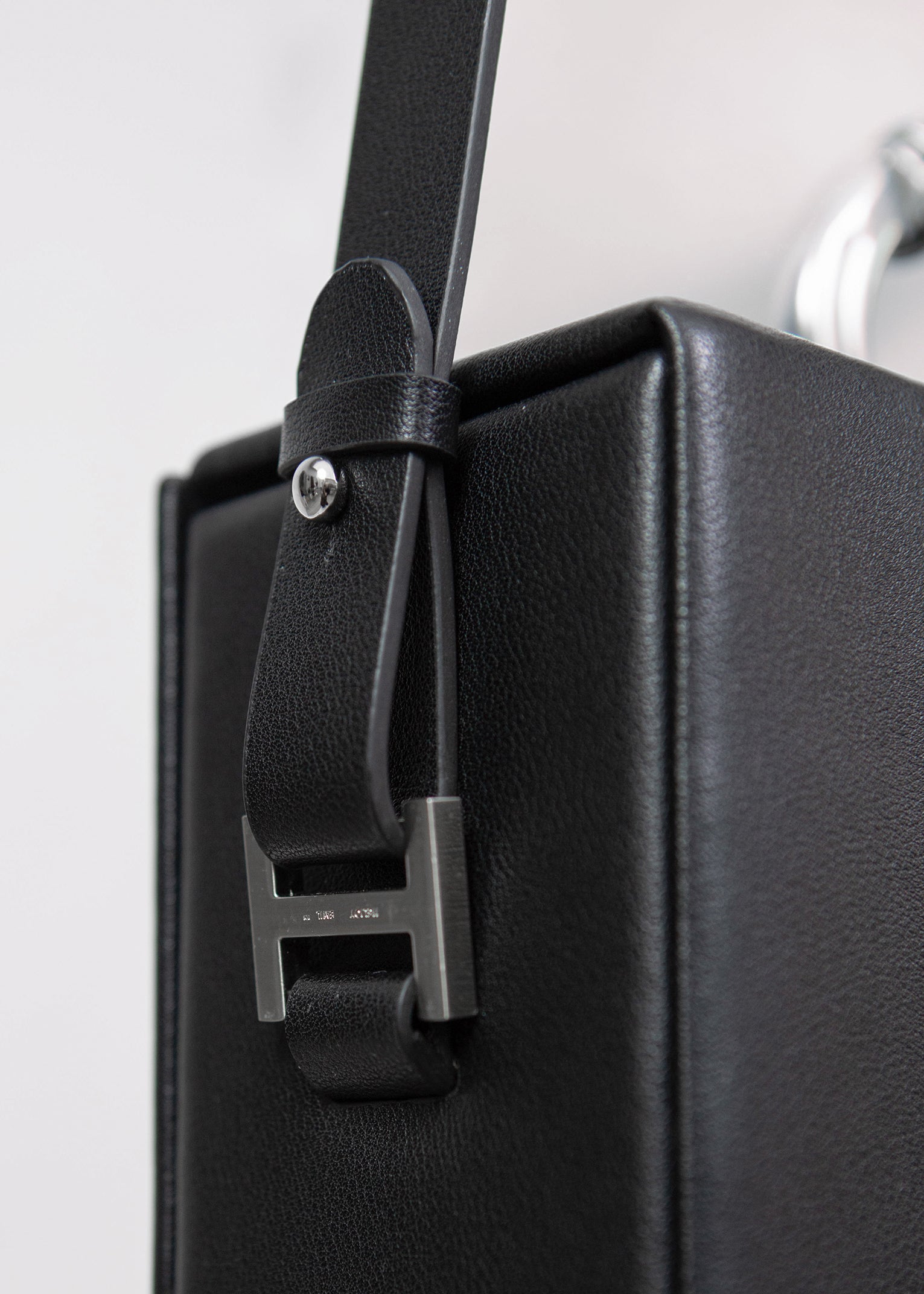 HE, product: OVERT BOX BAG (Fig. 9)