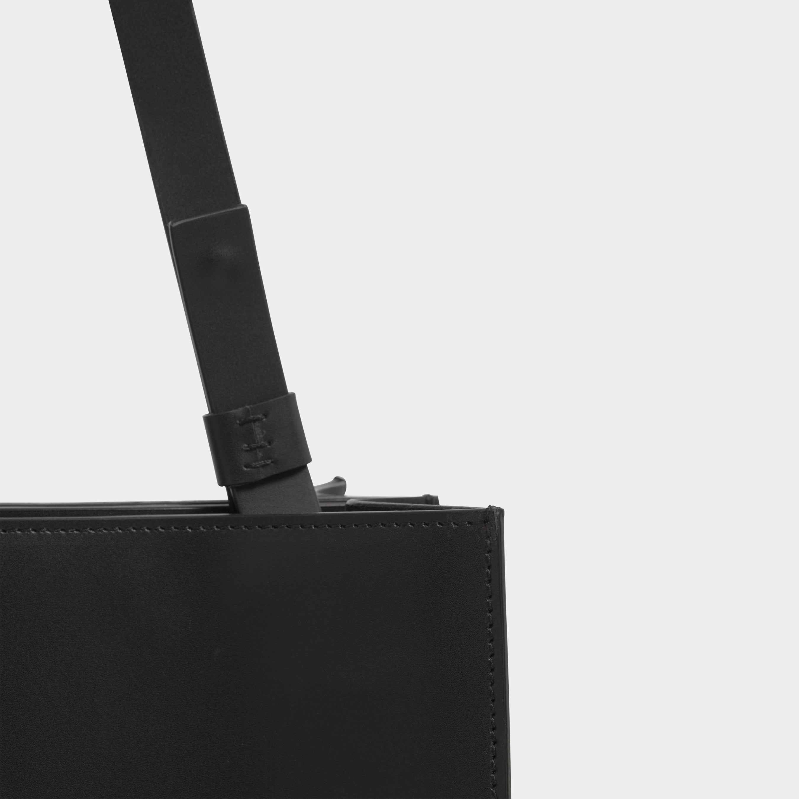 HE, product: VESPERA BAG LARGE (Fig. 4)