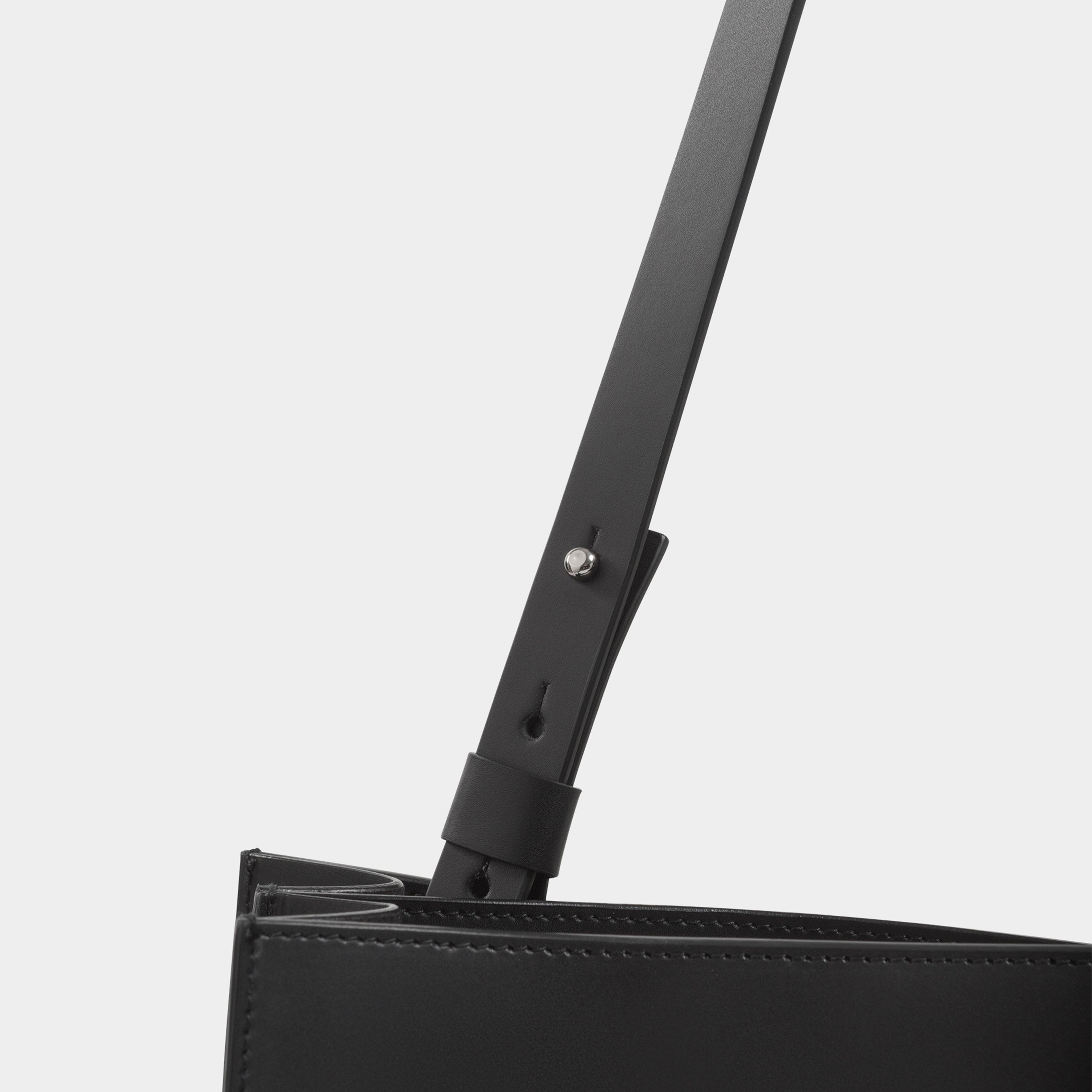 HE, product: VESPERA BAG LARGE (Fig. 8)