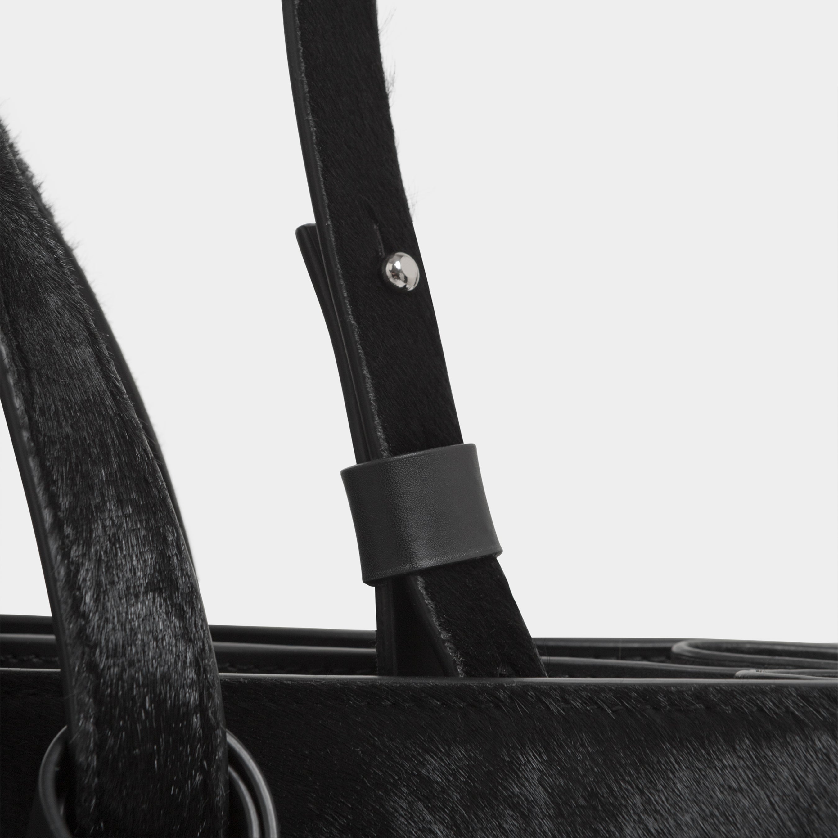 HE, product: VESPERA BAG (Fig. 6)