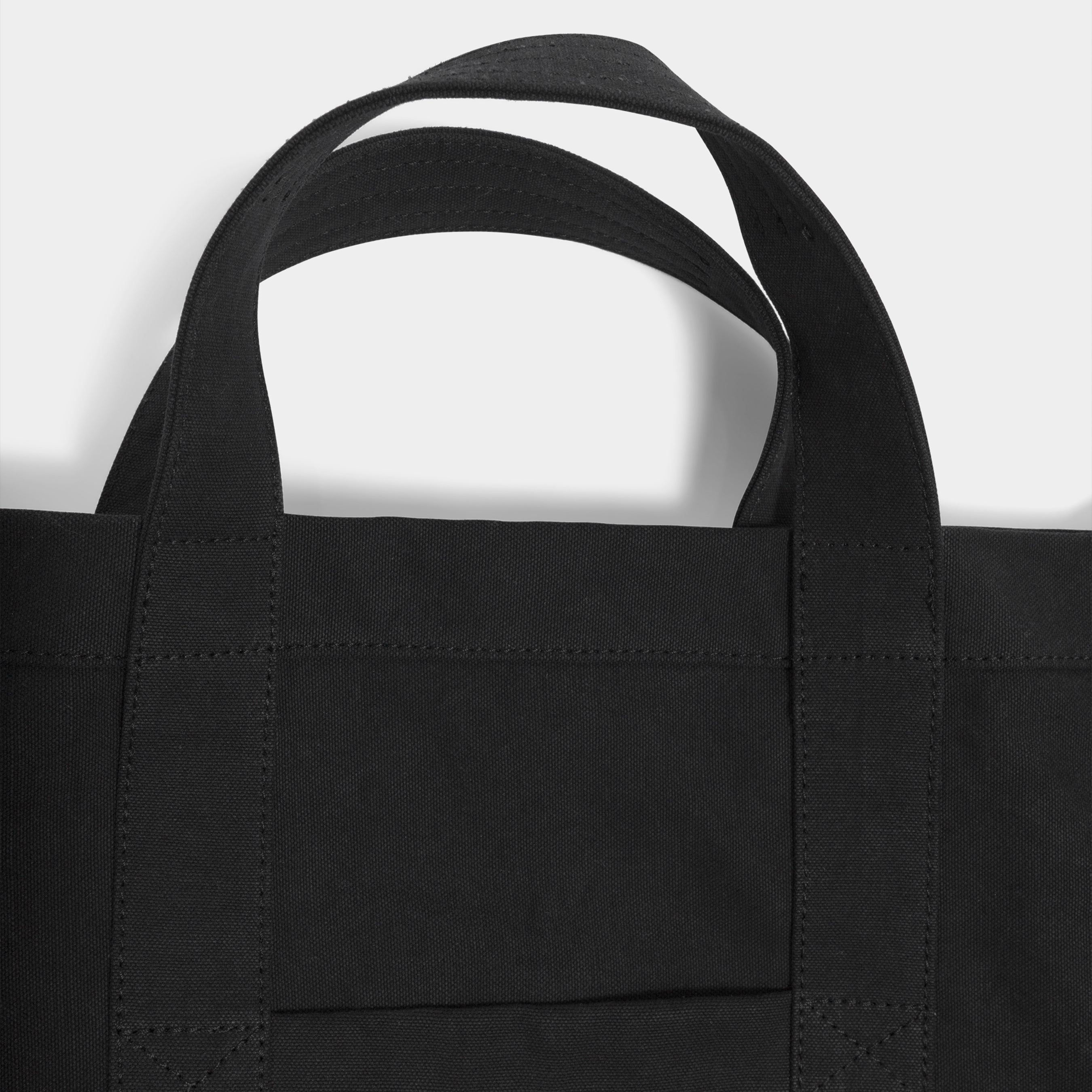 HE, product: SHIRE TOTE (Fig. 4)