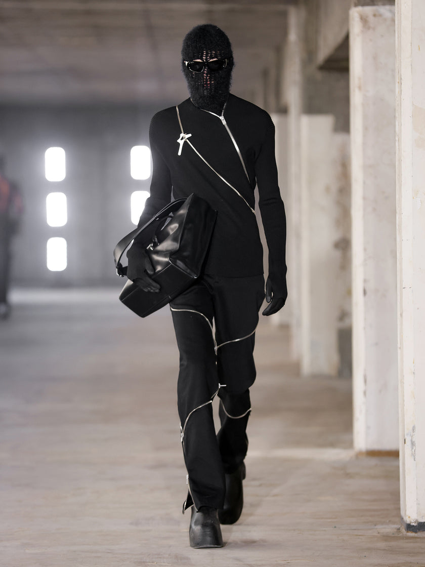 HE, product: TIED ZIP KNIT (Fig. 22)