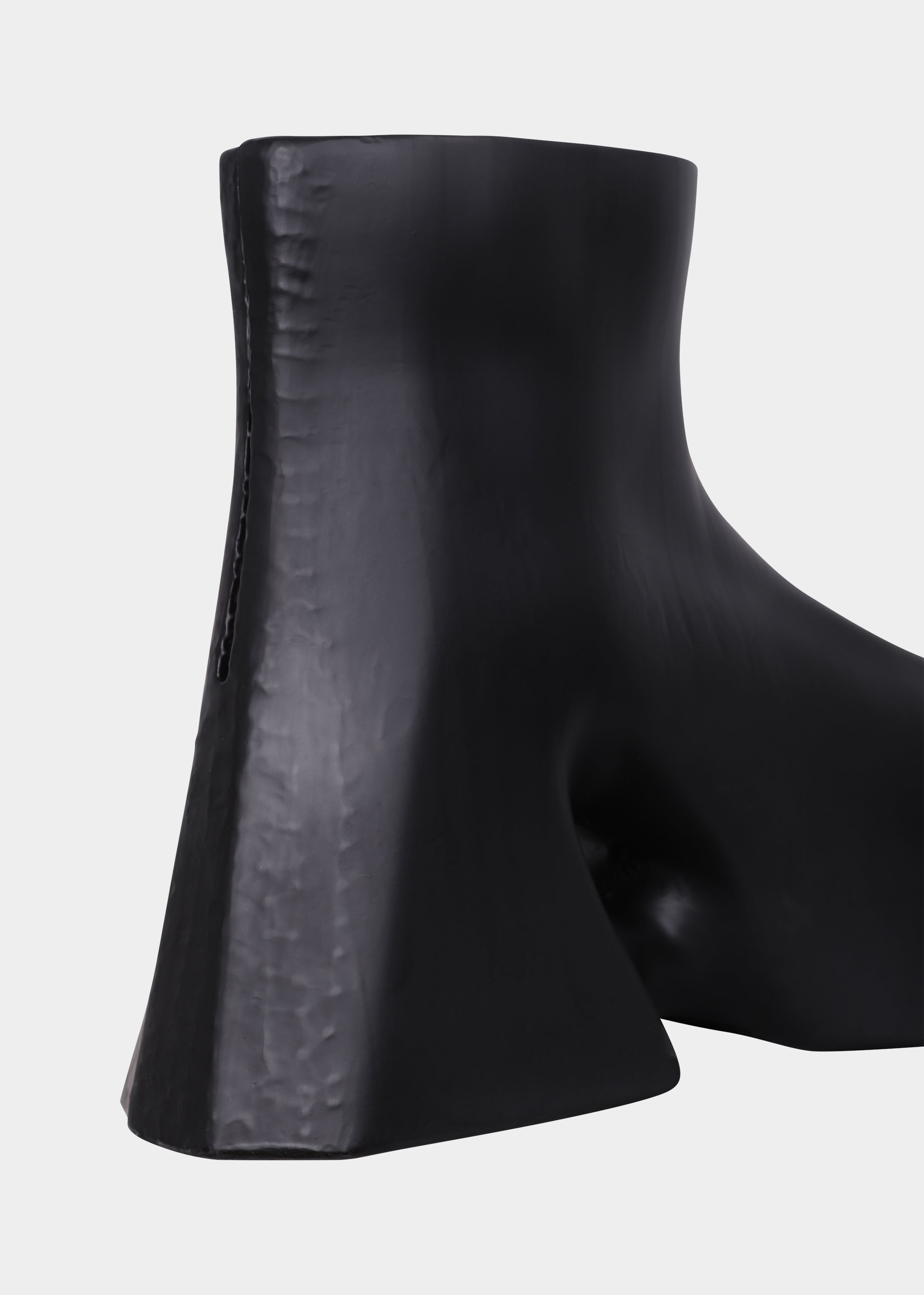 HE, product: SCRY BOOT (Fig. 11)