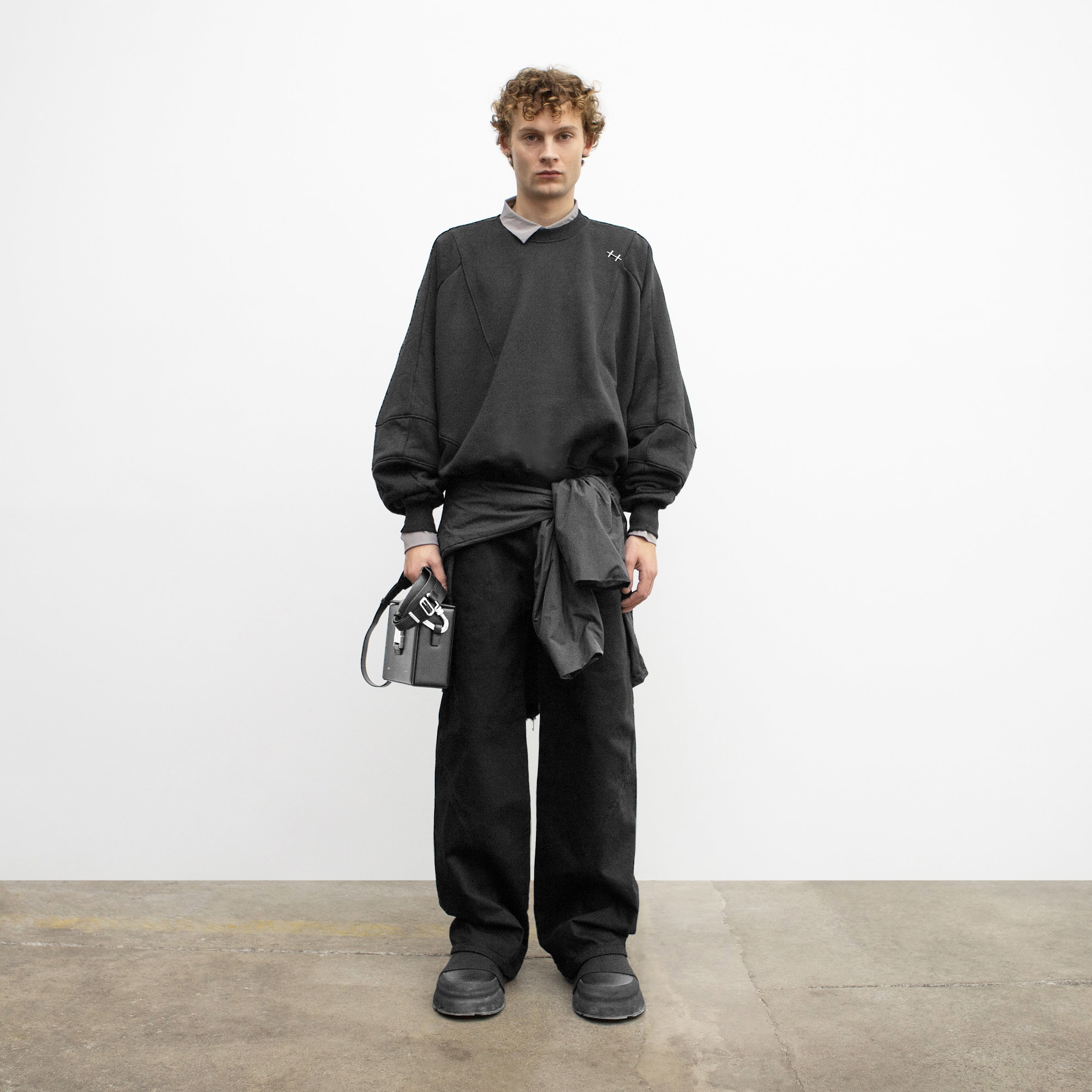 HE, product: PLICATE CREWNECK (Fig. 2)