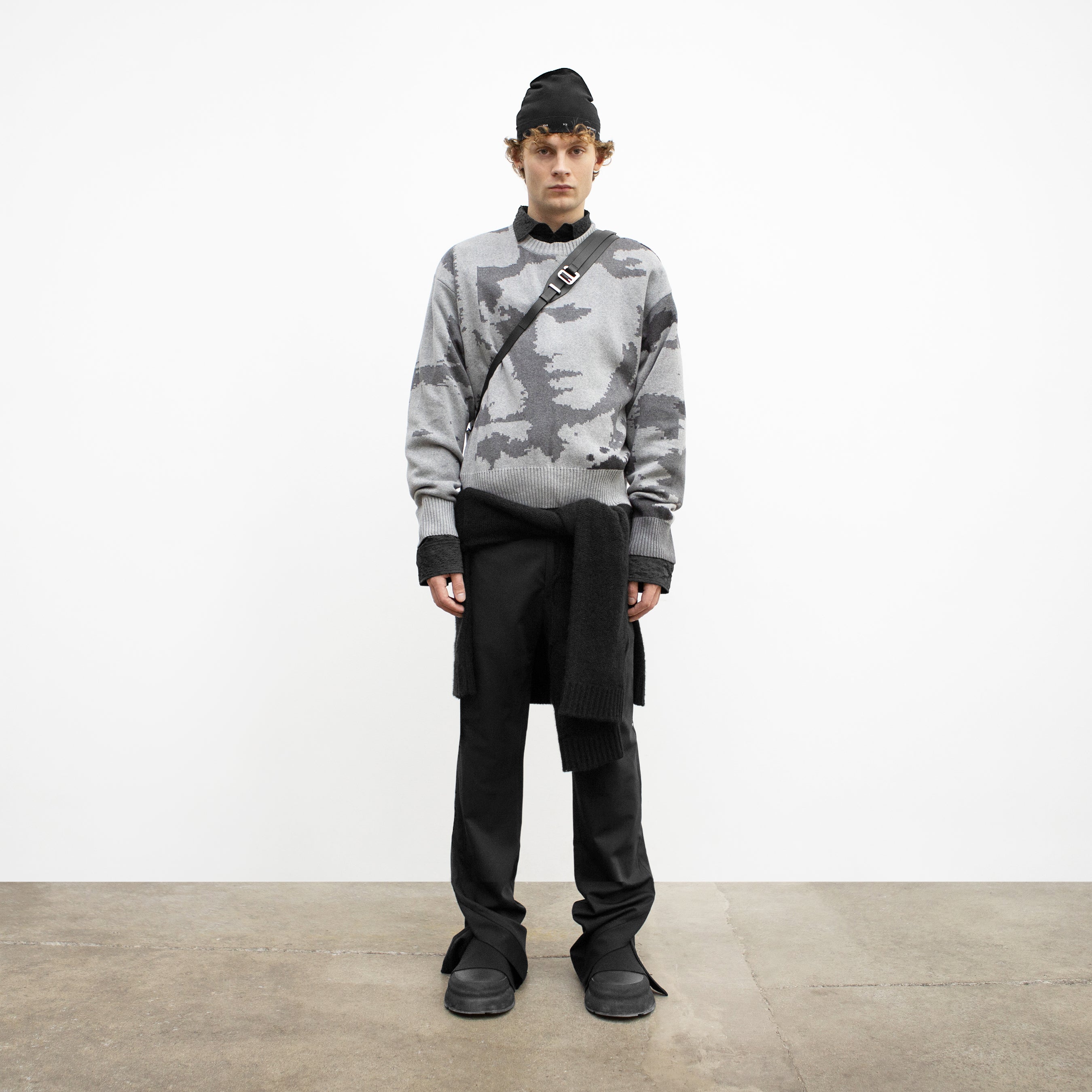 HE, product: KNIT SWEATER W. JACQUARD ARTWORK (Fig. 2)