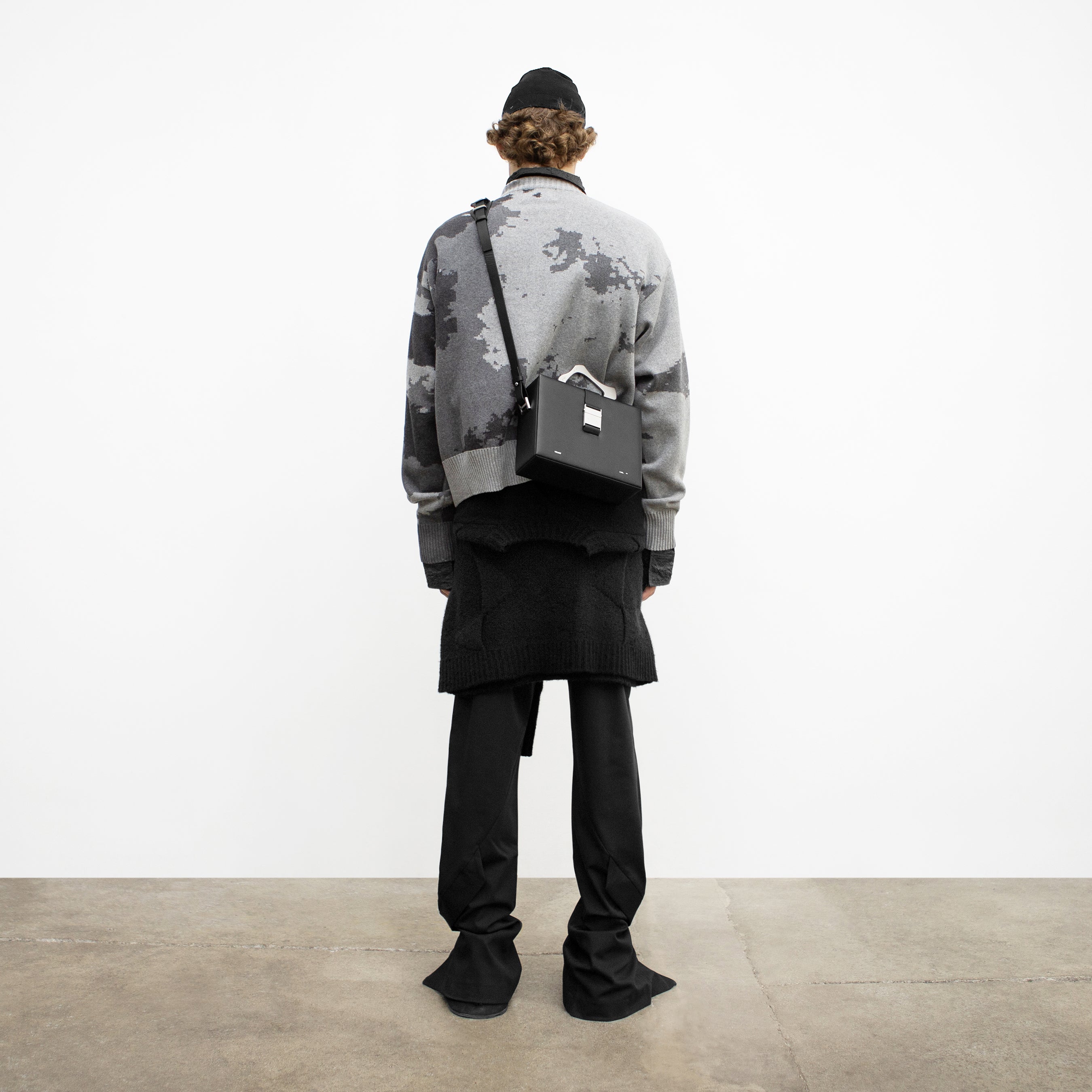 HE, product: KNIT SWEATER W. JACQUARD ARTWORK (Fig. 3)