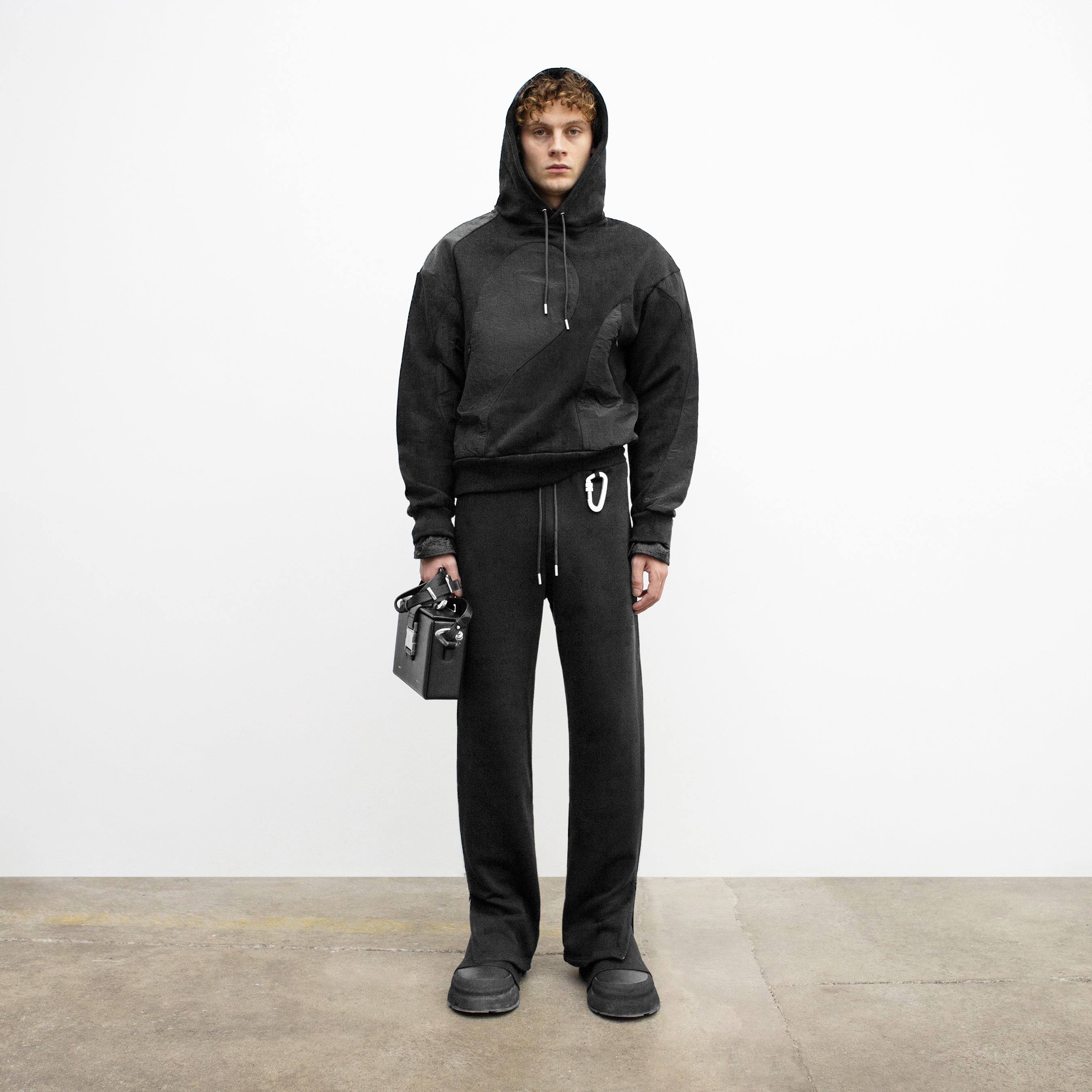 HE, product: MEPHITIS TECHNICAL HOODIE (Fig. 2)
