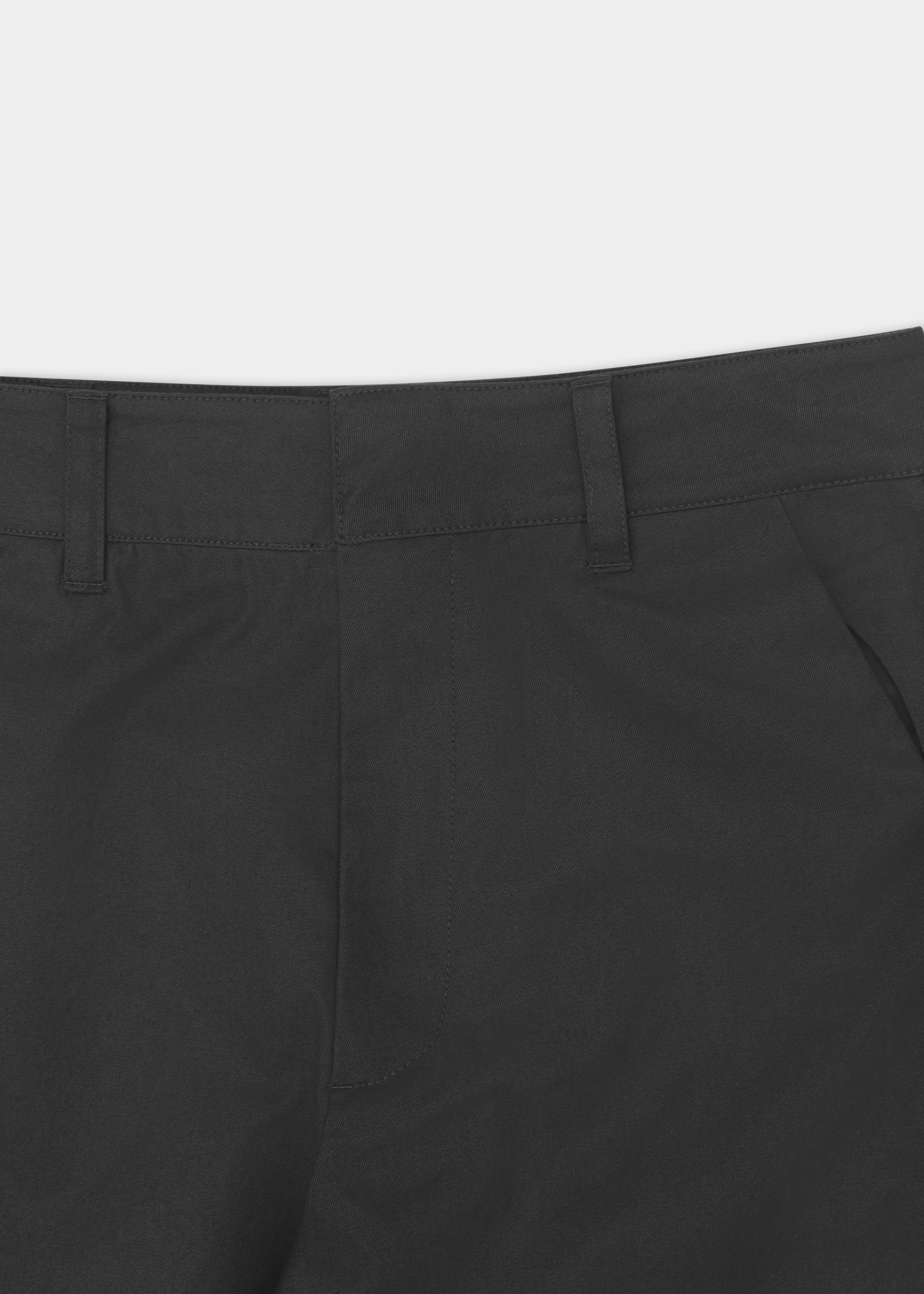 HE, product: IGNEOUS SHORTS (Fig. 6)