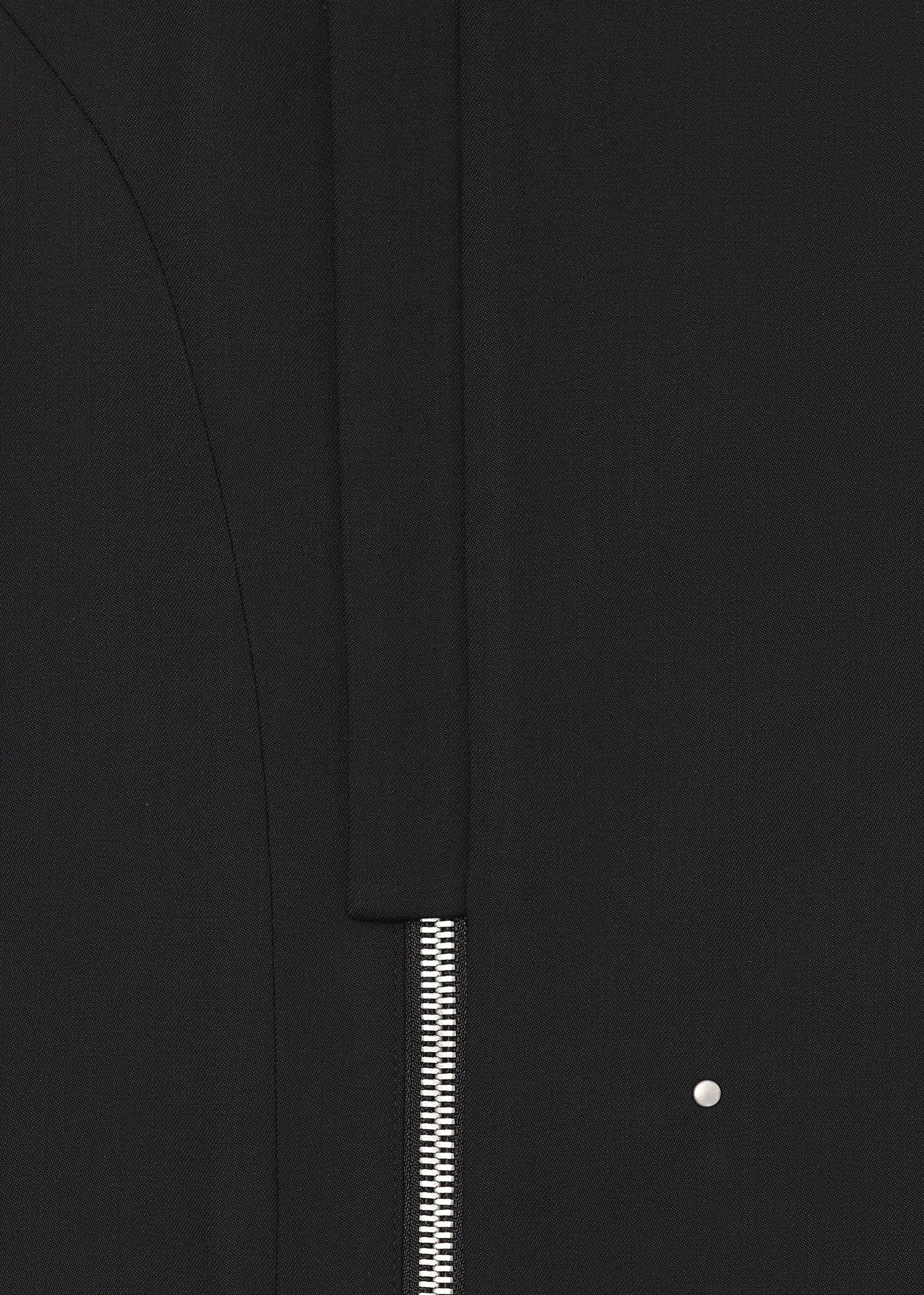 HE, product: OPALINE VEST (Fig. 6)