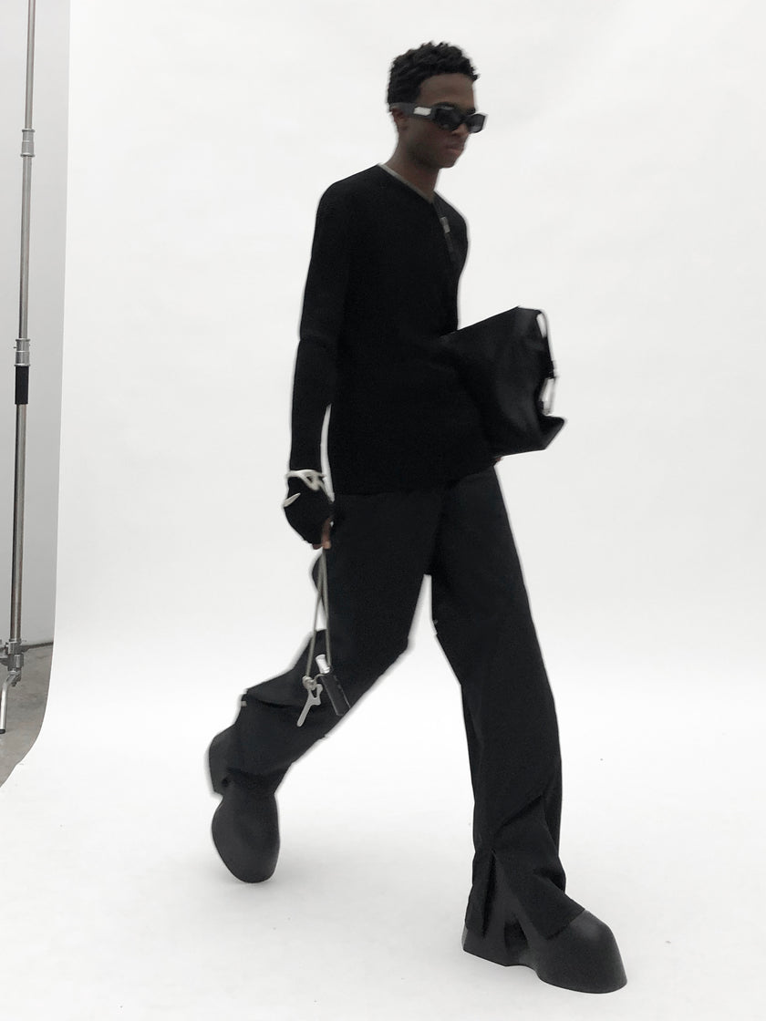 HE, product: TIED ZIP KNIT (Fig. 21)