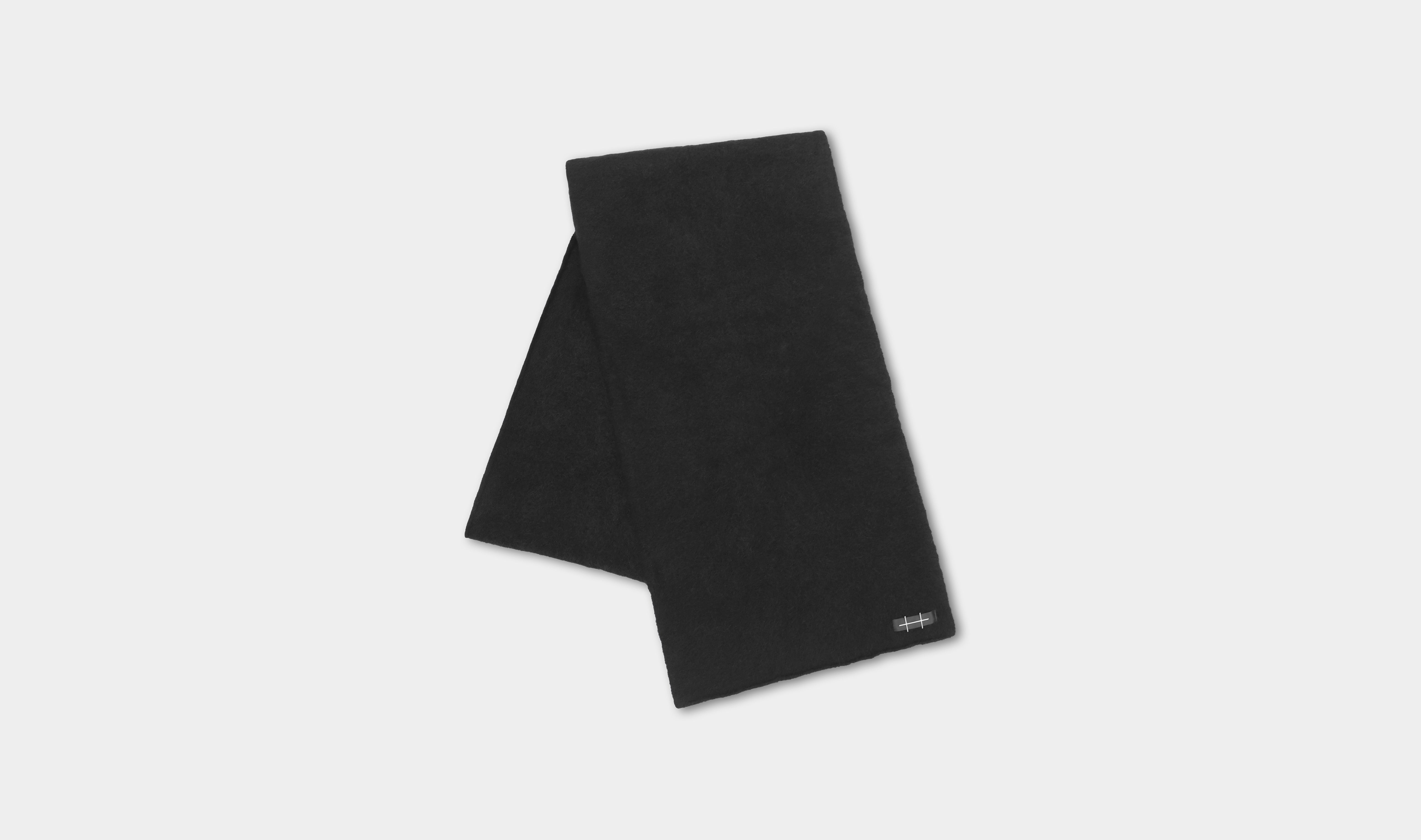 HE, product: BLUR SCARF (Fig. 1)