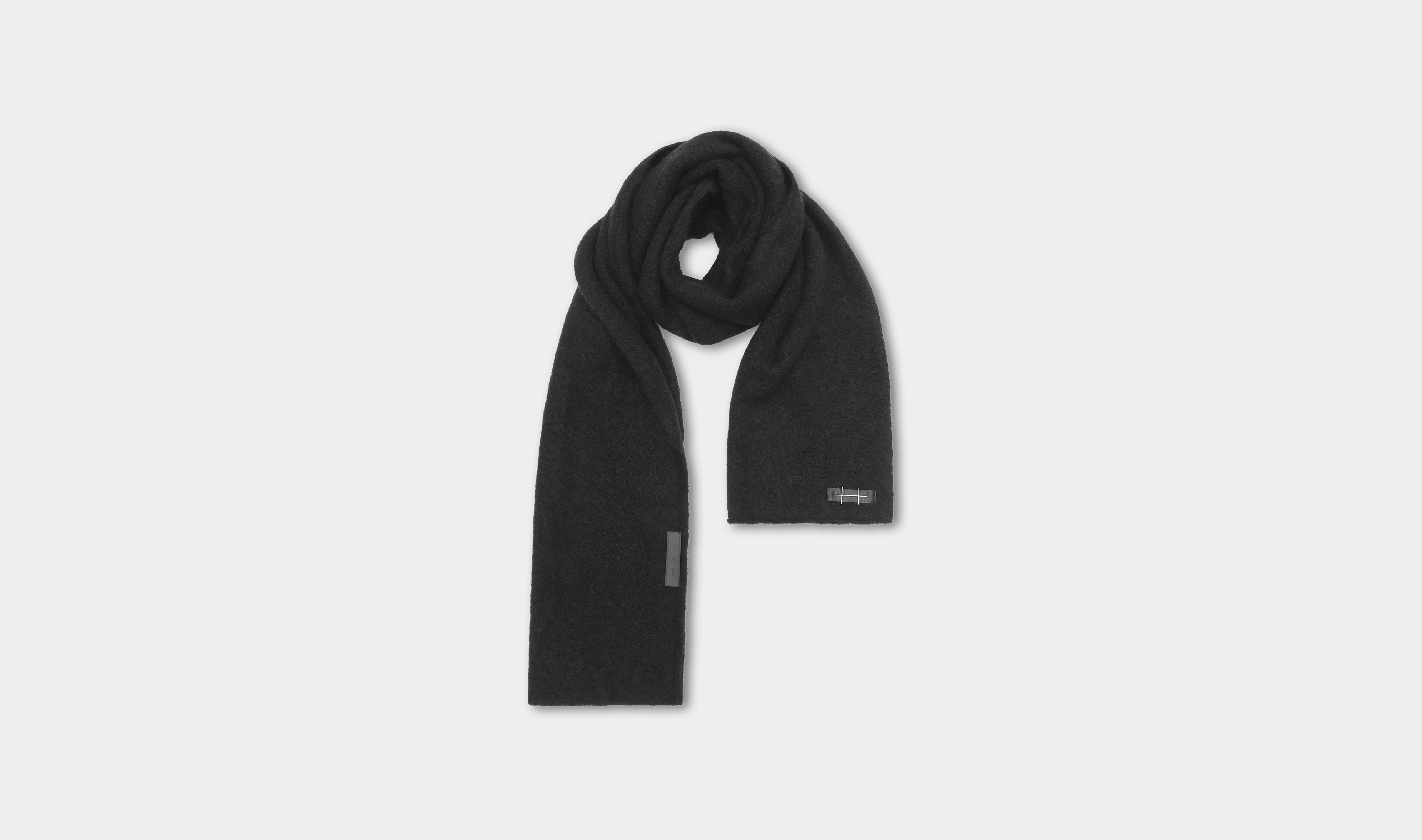 HE, product: BLUR SCARF (Fig. 6)