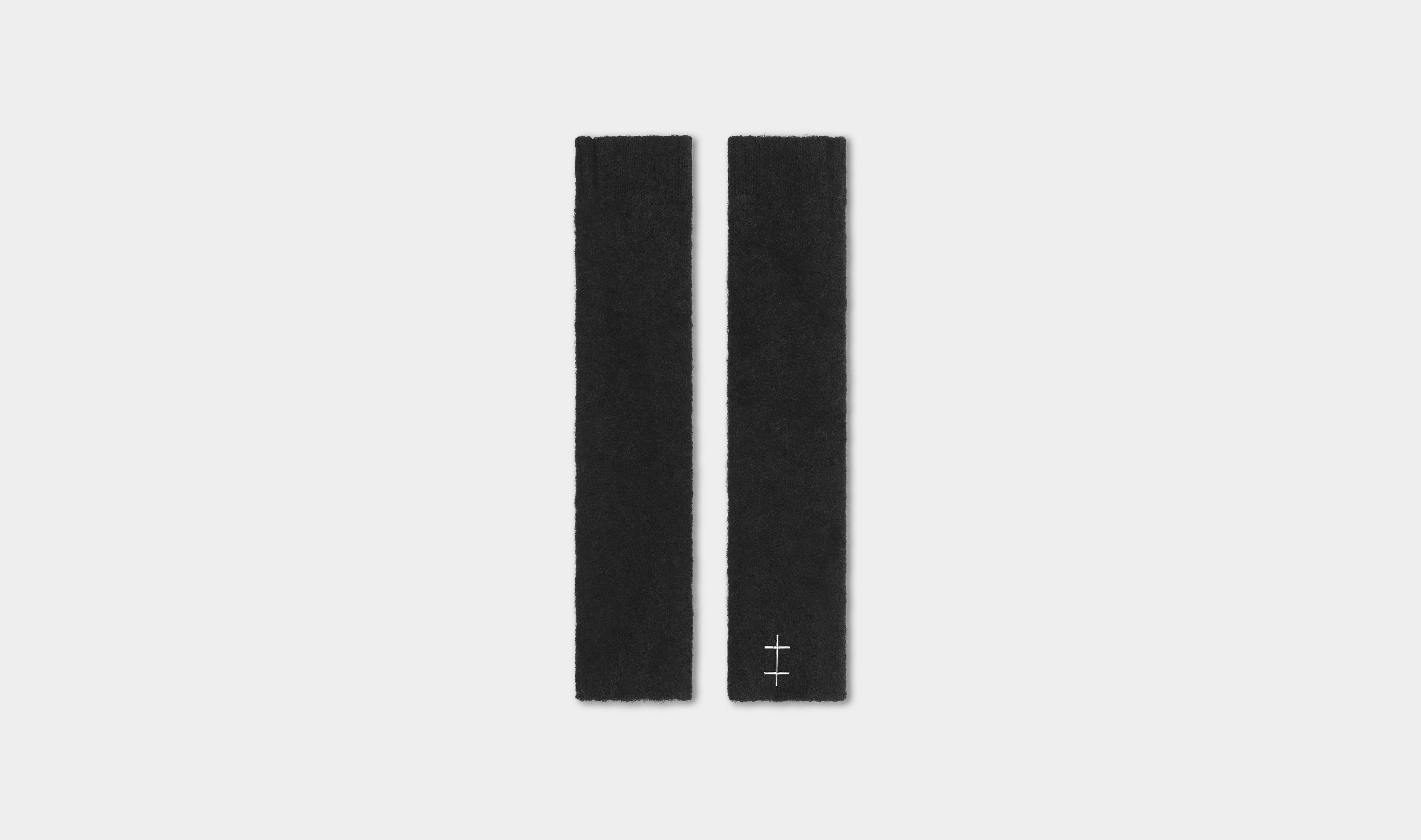 HE, product: BLUR SLEEVES (Fig. 1)