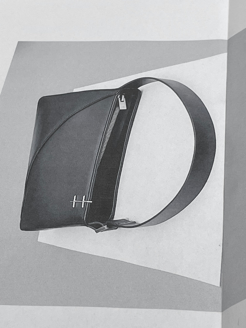 HE, product: EXINE SHOULDER BAG (Fig. 20)