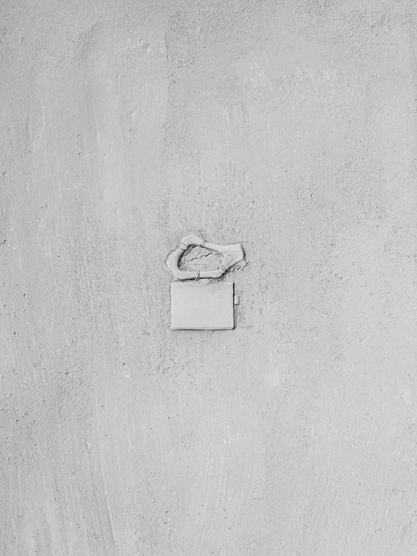 HE, product: SOLE AIRPODS CASE (Fig. 17)