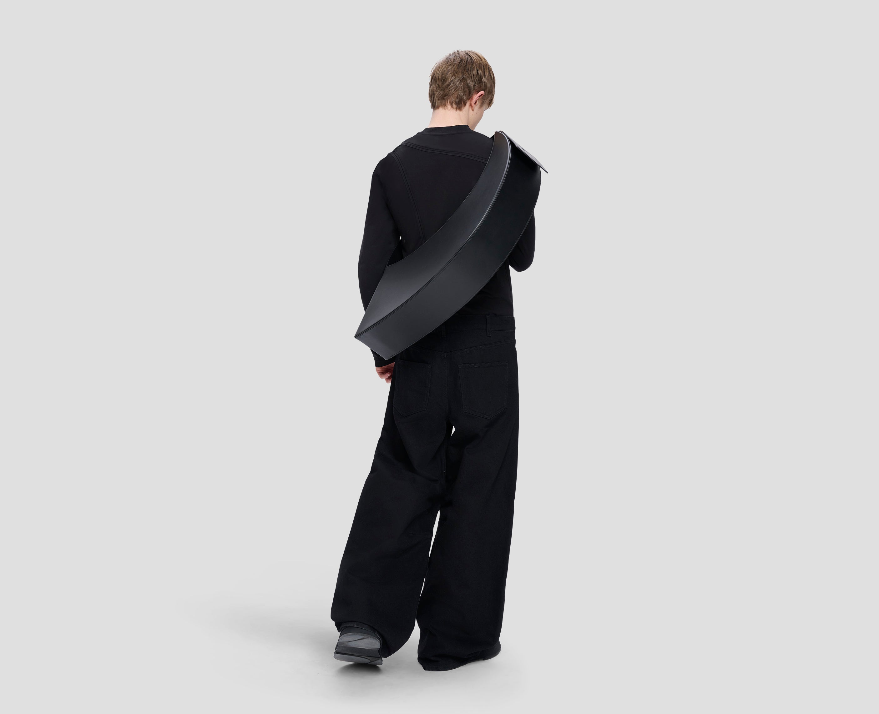 HE, product: LOAM DENIM TROUSERS (Fig. 7)