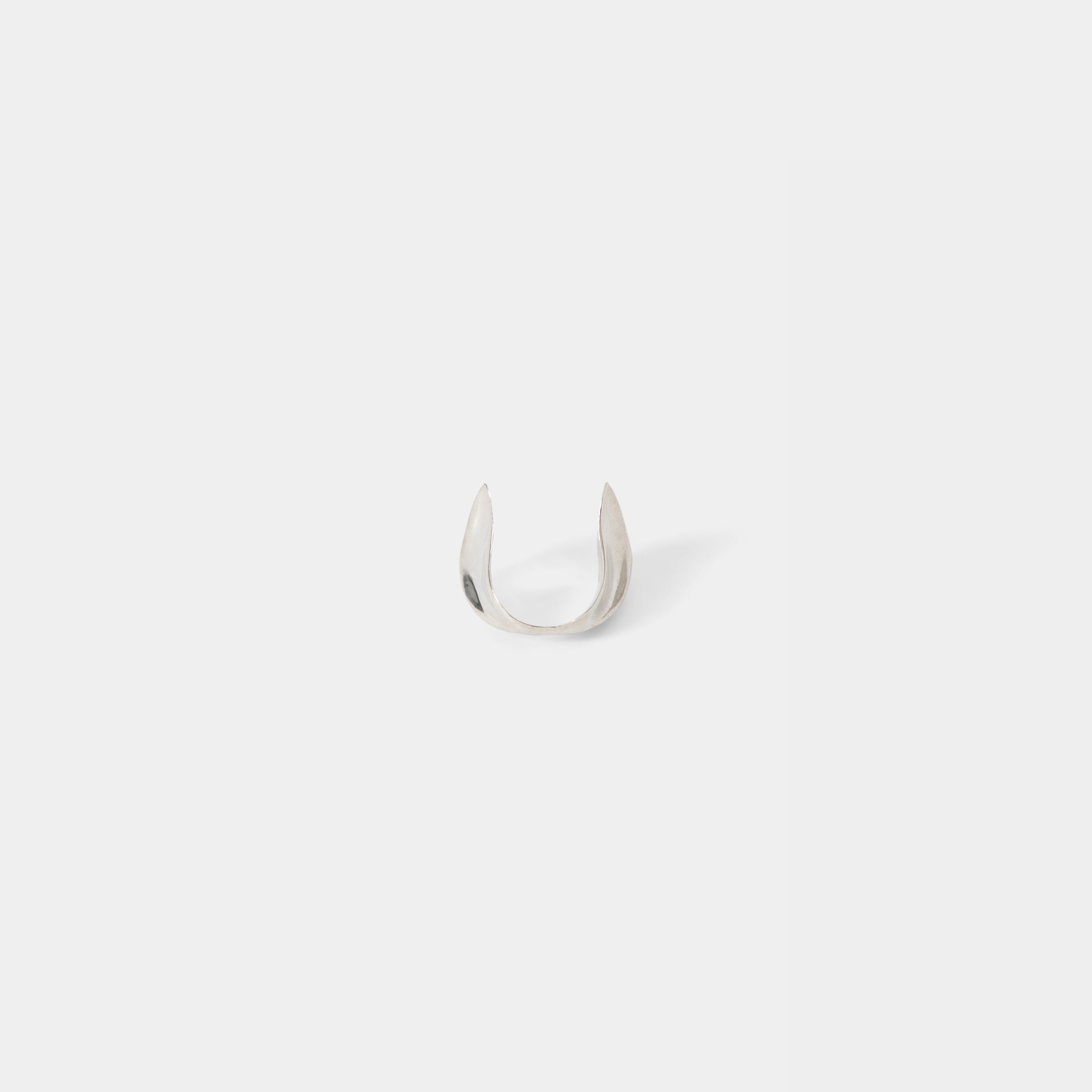 HE, product: SCAPE EARCUFF (Fig. 3)
