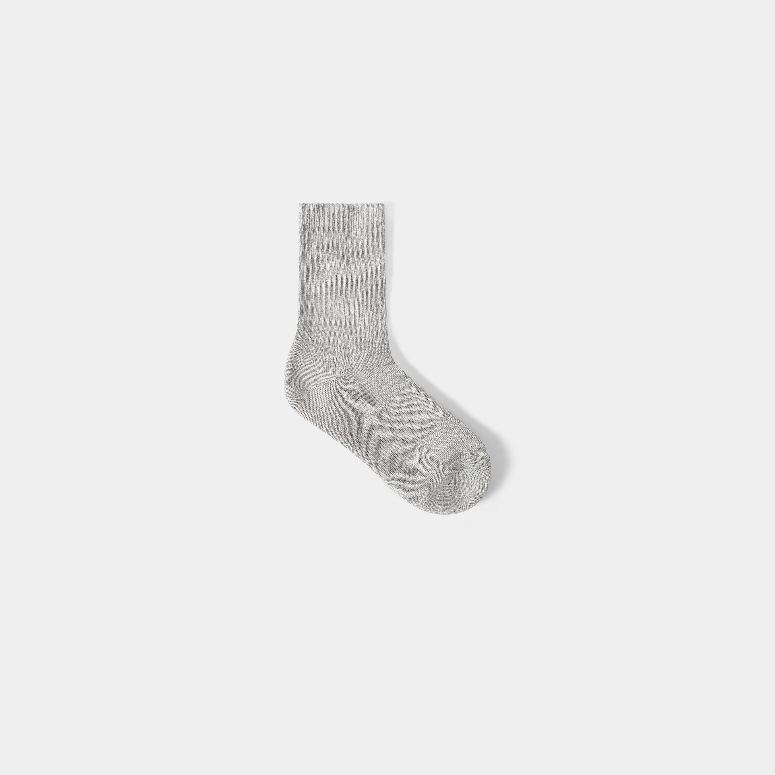 HE, product: Socks W Logo (Fig. 3)