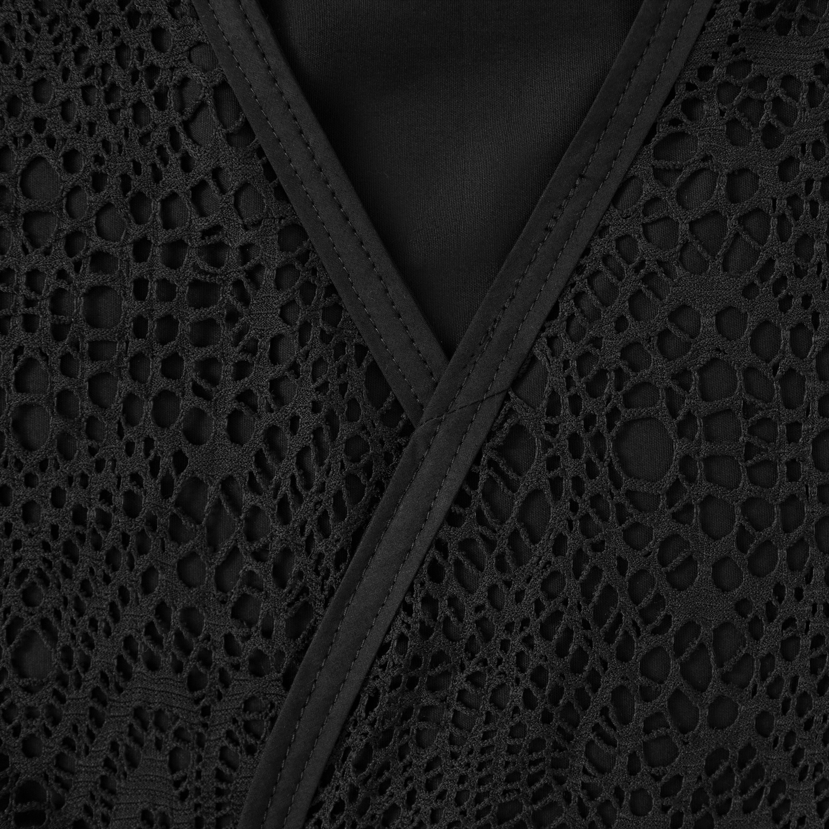 HE, product: OVERTONE KNITTED VEST (Fig. 3)