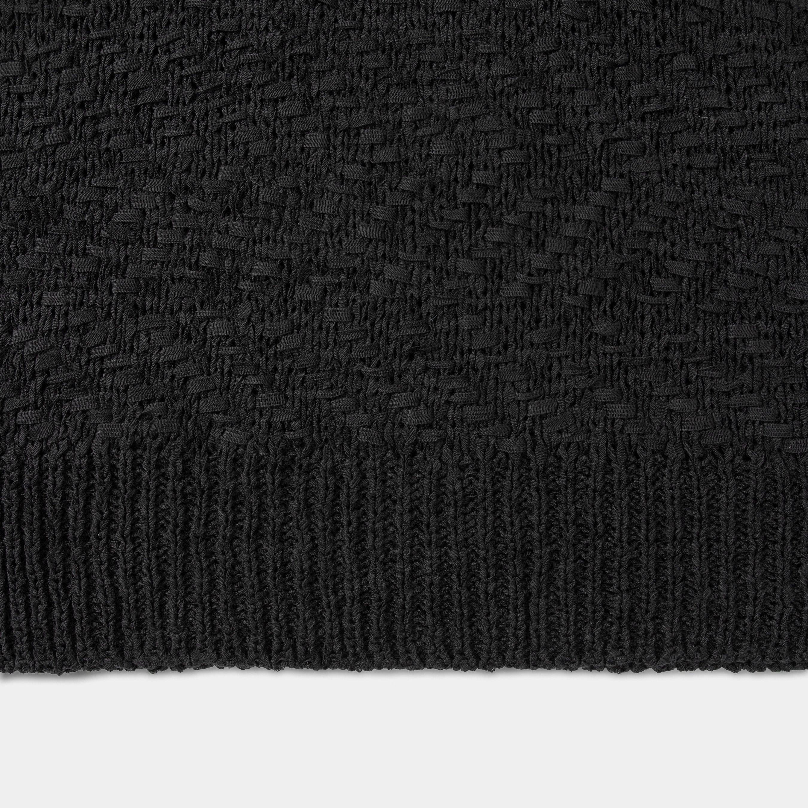 HE, product: SINEFORM KNIT (Fig. 4)